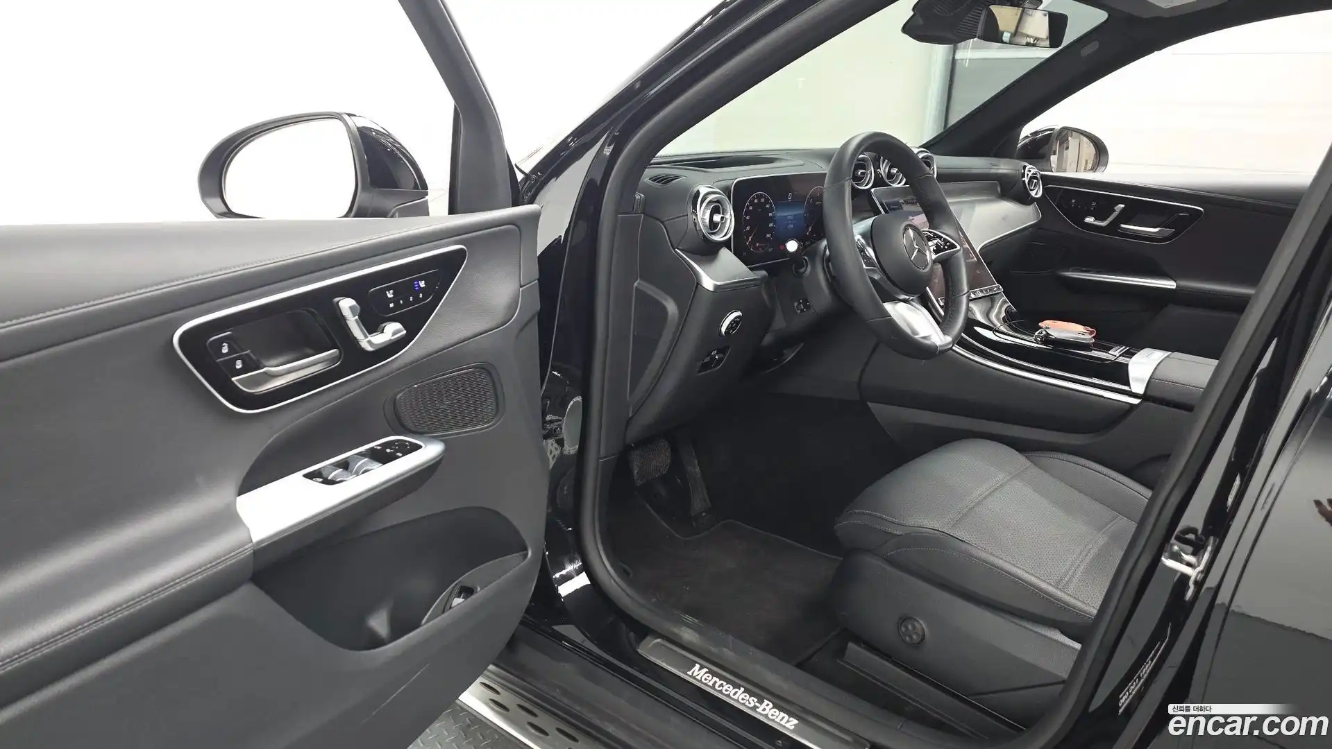 GLC-Class Mercedes-Benz 2023.6-INNER-010