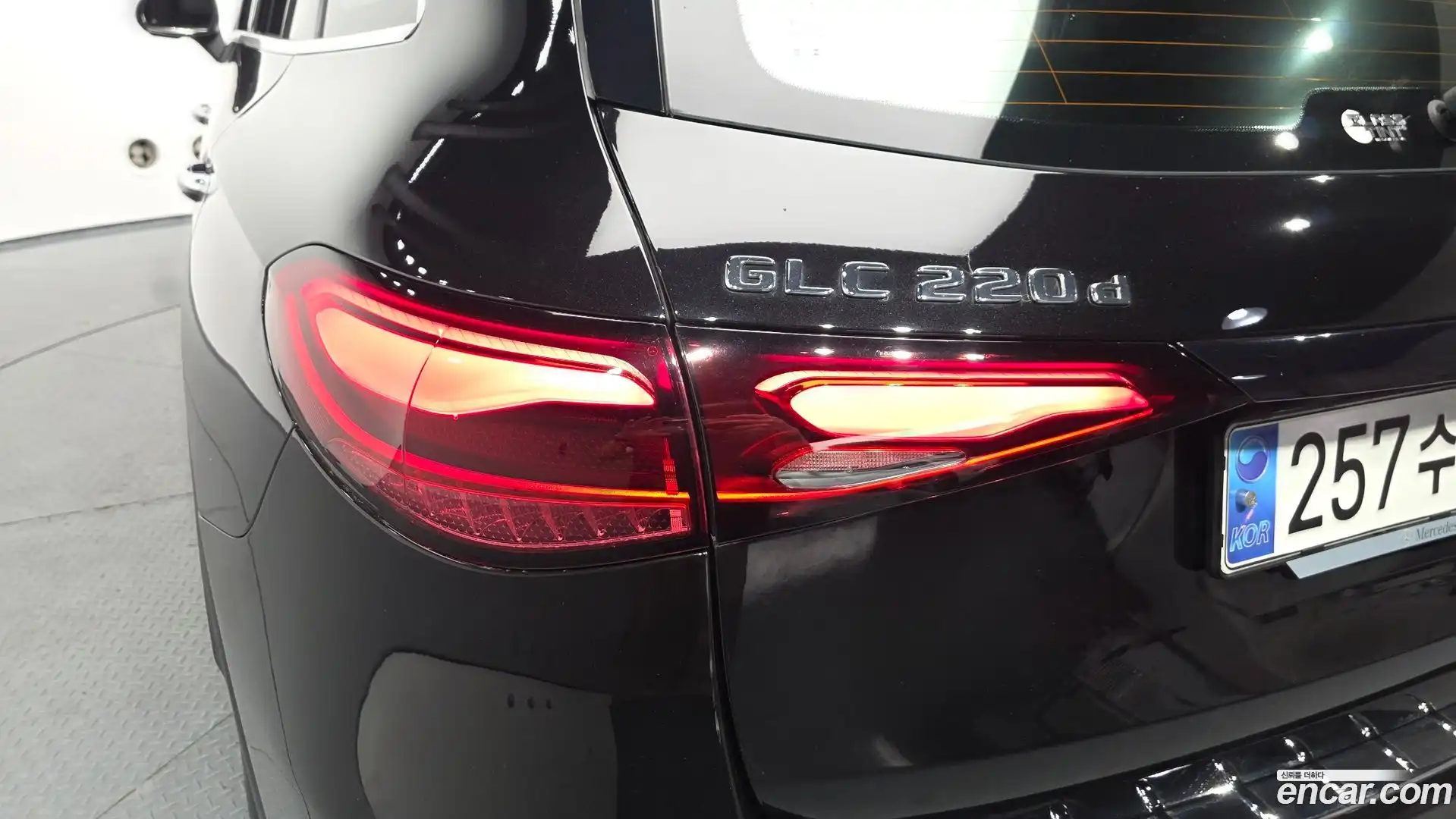 GLC-Class Mercedes-Benz 2023.6-OUTER-033
