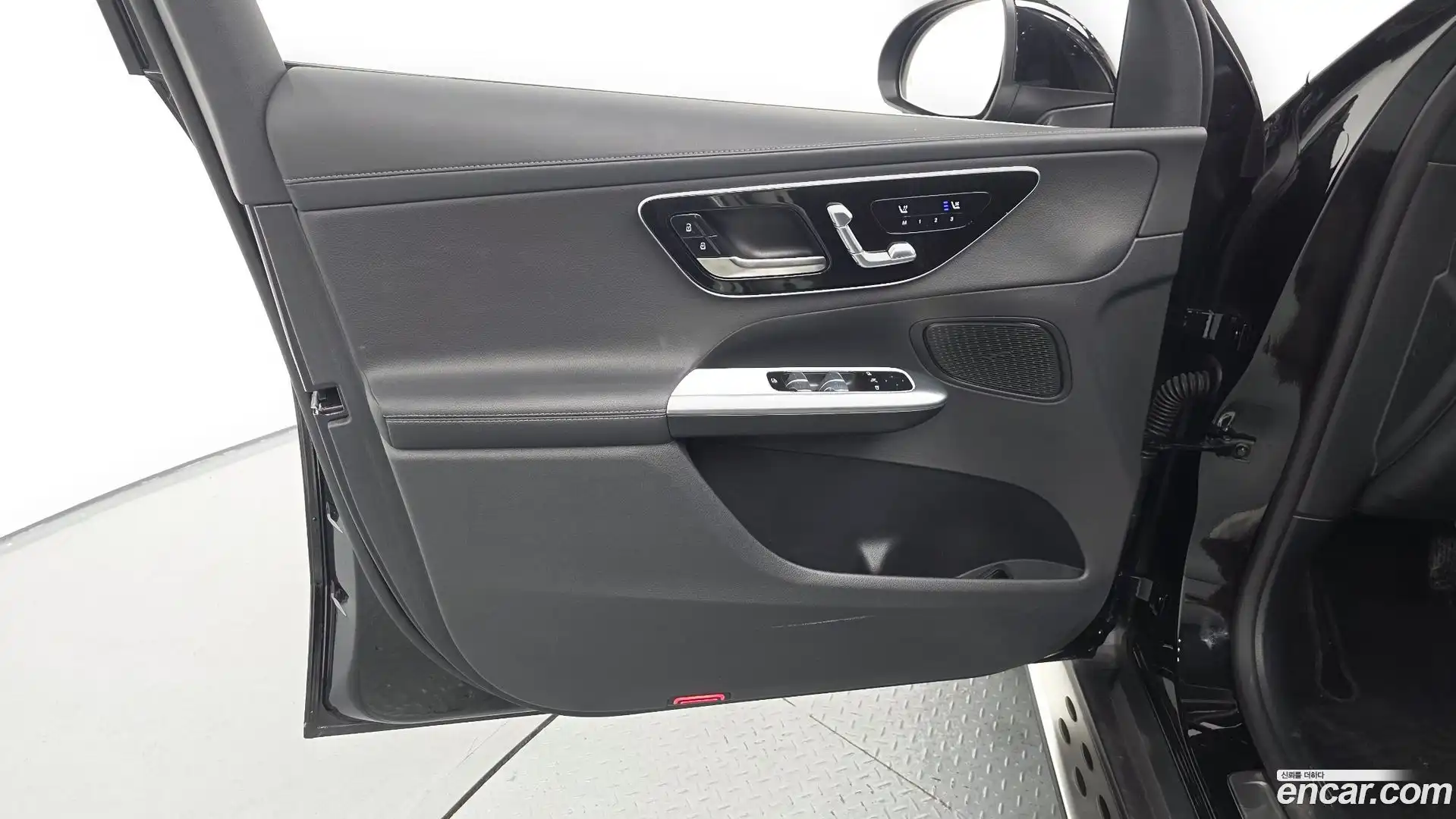 GLC-Class Mercedes-Benz 2023.6-INNER-034