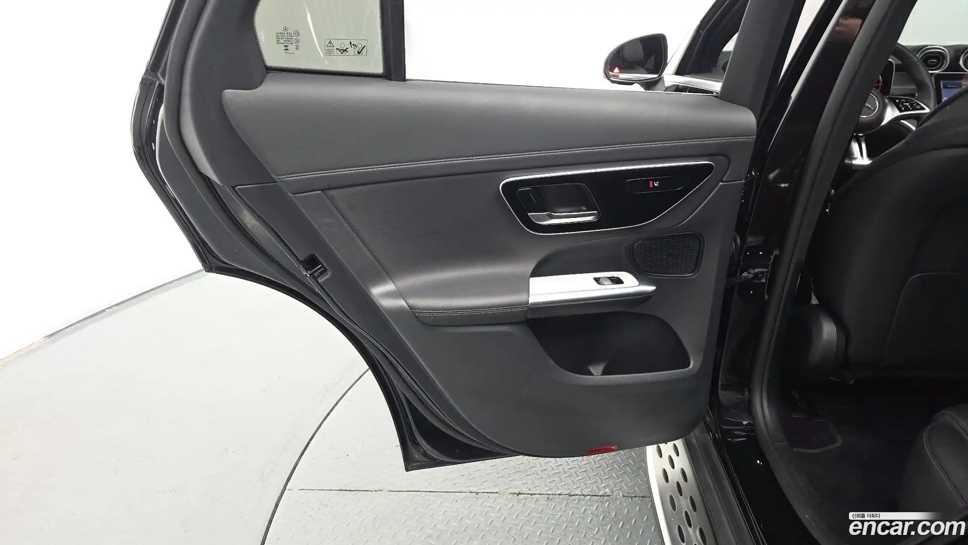 GLC-Class Mercedes-Benz 2023.6-INNER-035