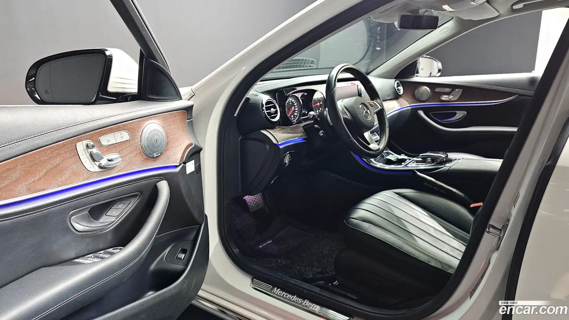 E-Class Mercedes-Benz 2016.10-INNER-010