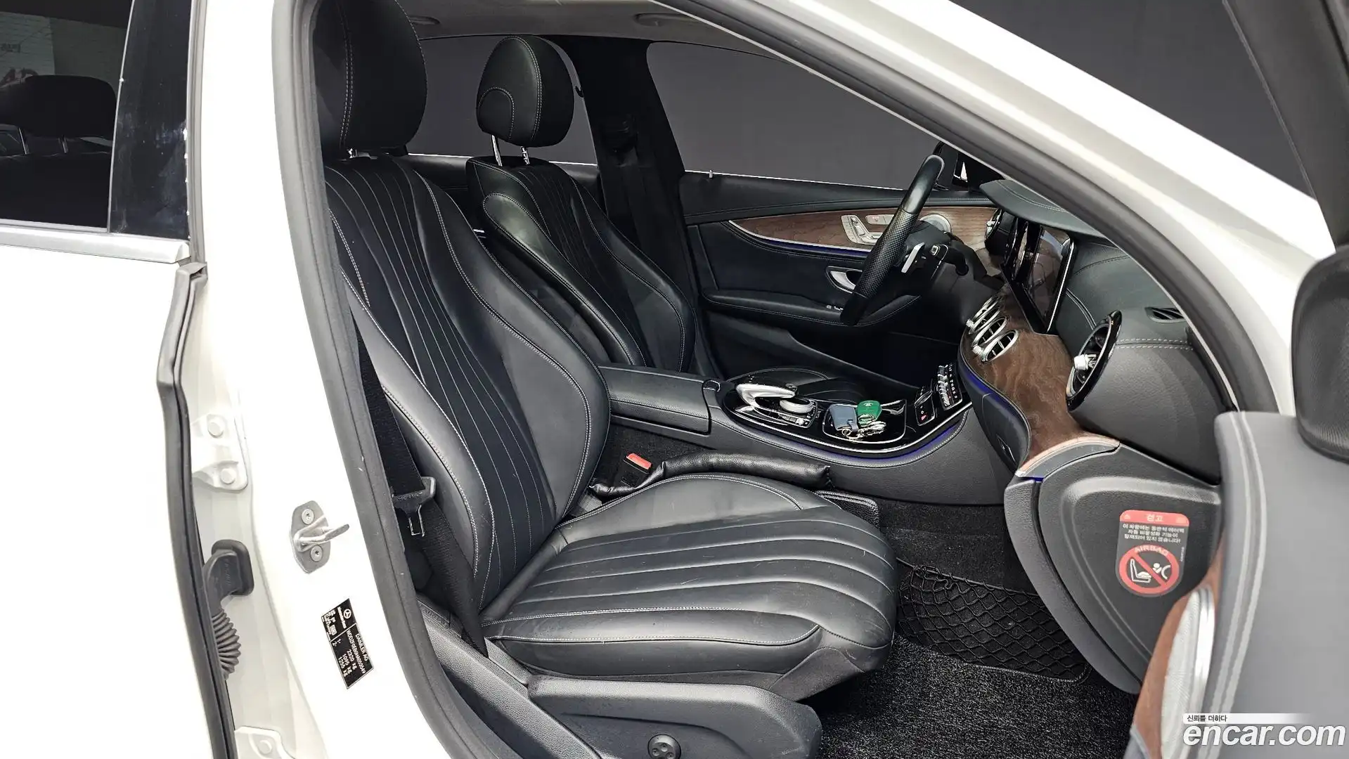 E-Class Mercedes-Benz 2016.10-OPTION-015