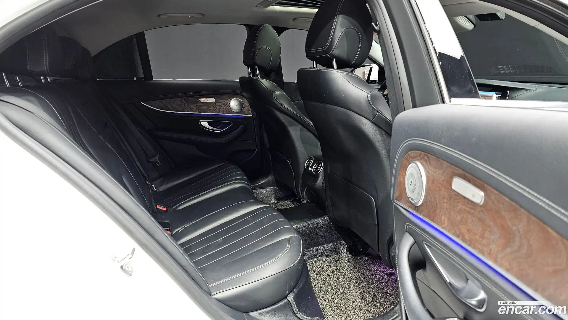 E-Class Mercedes-Benz 2016.10-OPTION-016