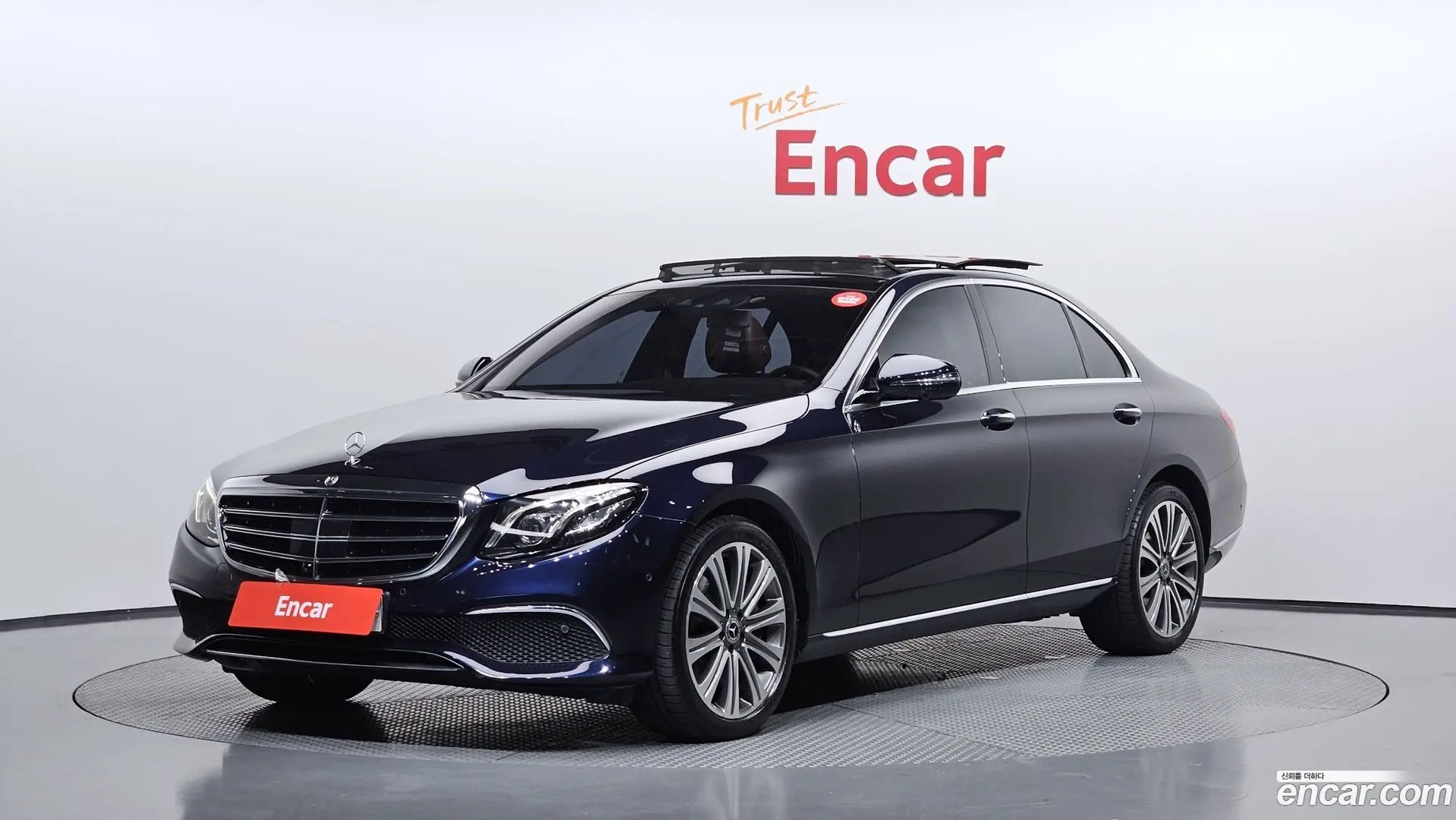 Main__Slider__Photo:E-Class Mercedes-Benz 2018.0-0