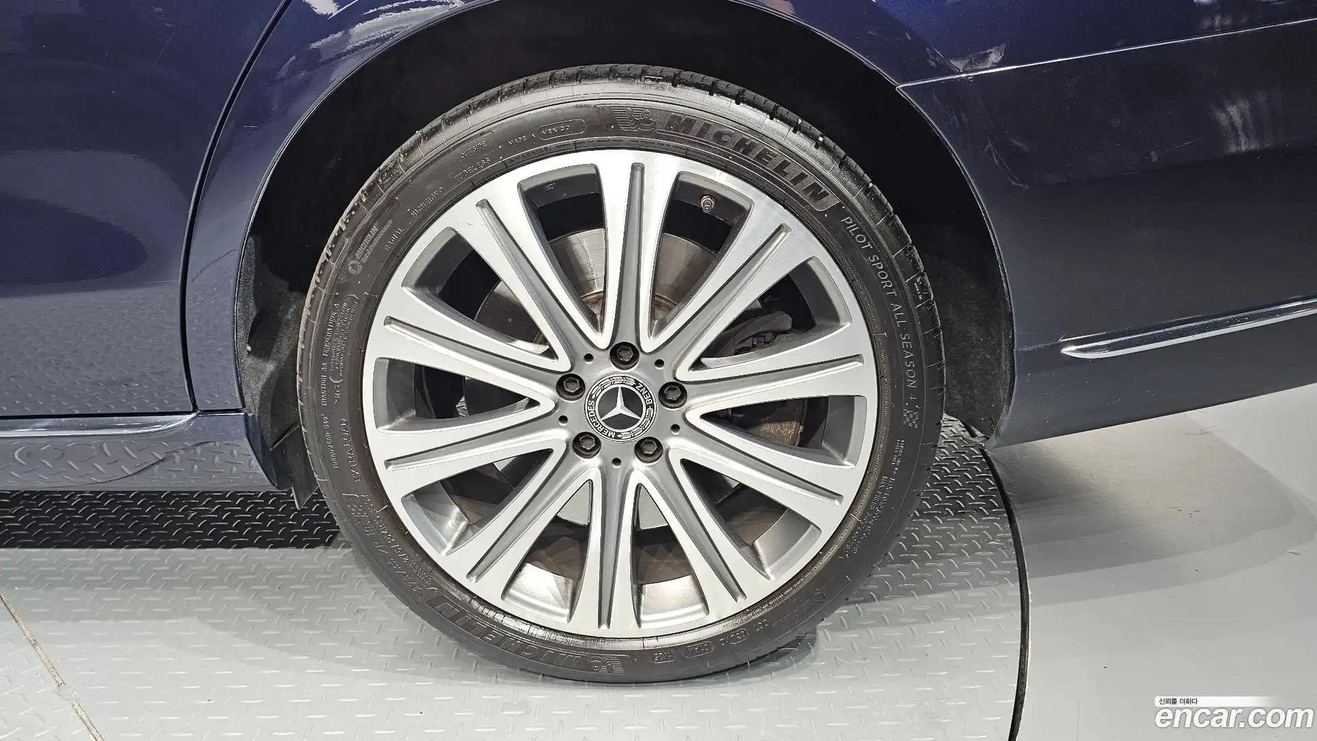 E-Class Mercedes-Benz 2018.0-OUTER-031