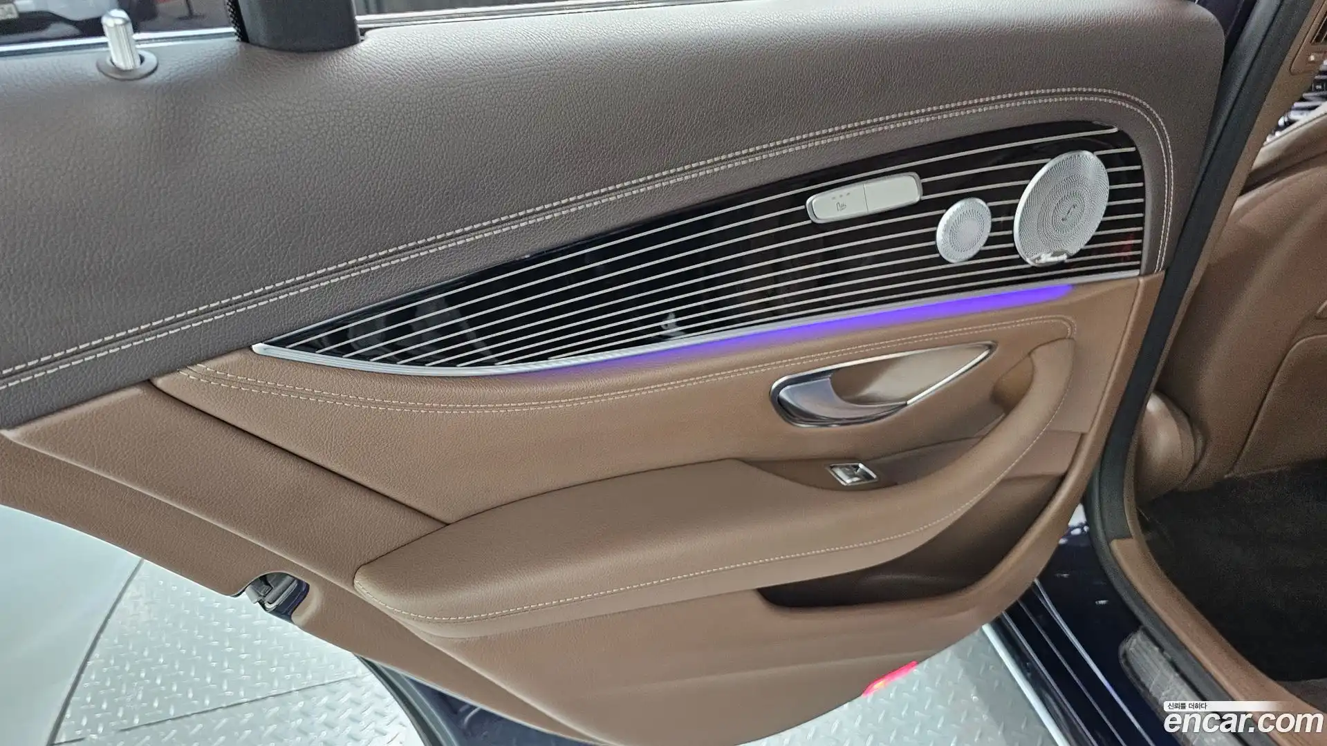 E-Class Mercedes-Benz 2018.0-INNER-035