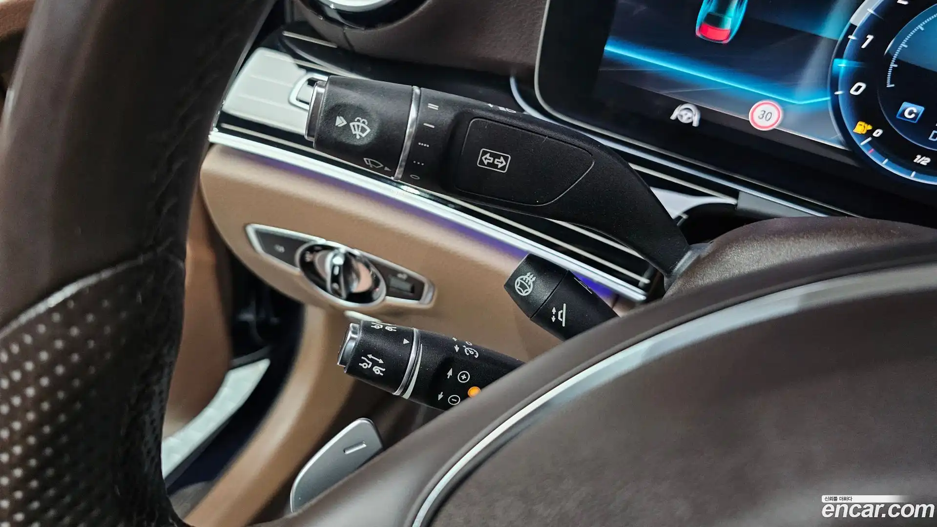 E-Class Mercedes-Benz 2018.0-OPTION-041