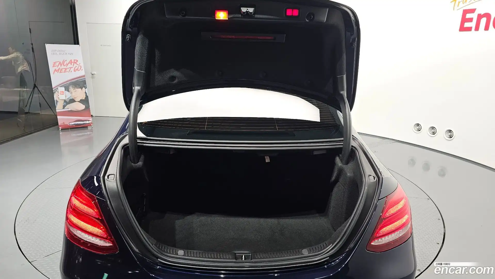E-Class Mercedes-Benz 2018.0-OPTION-044