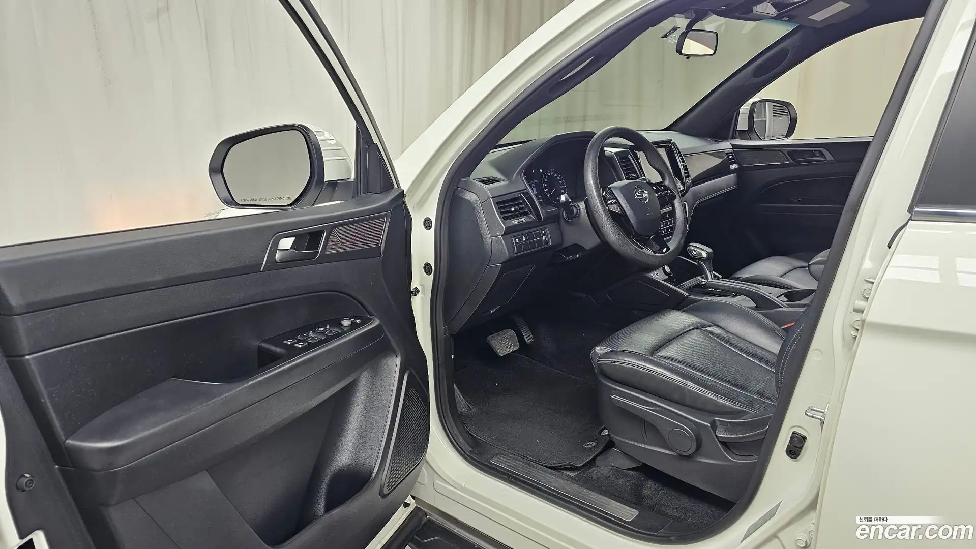 Rexton KG Mobility 2022.4-INNER-010