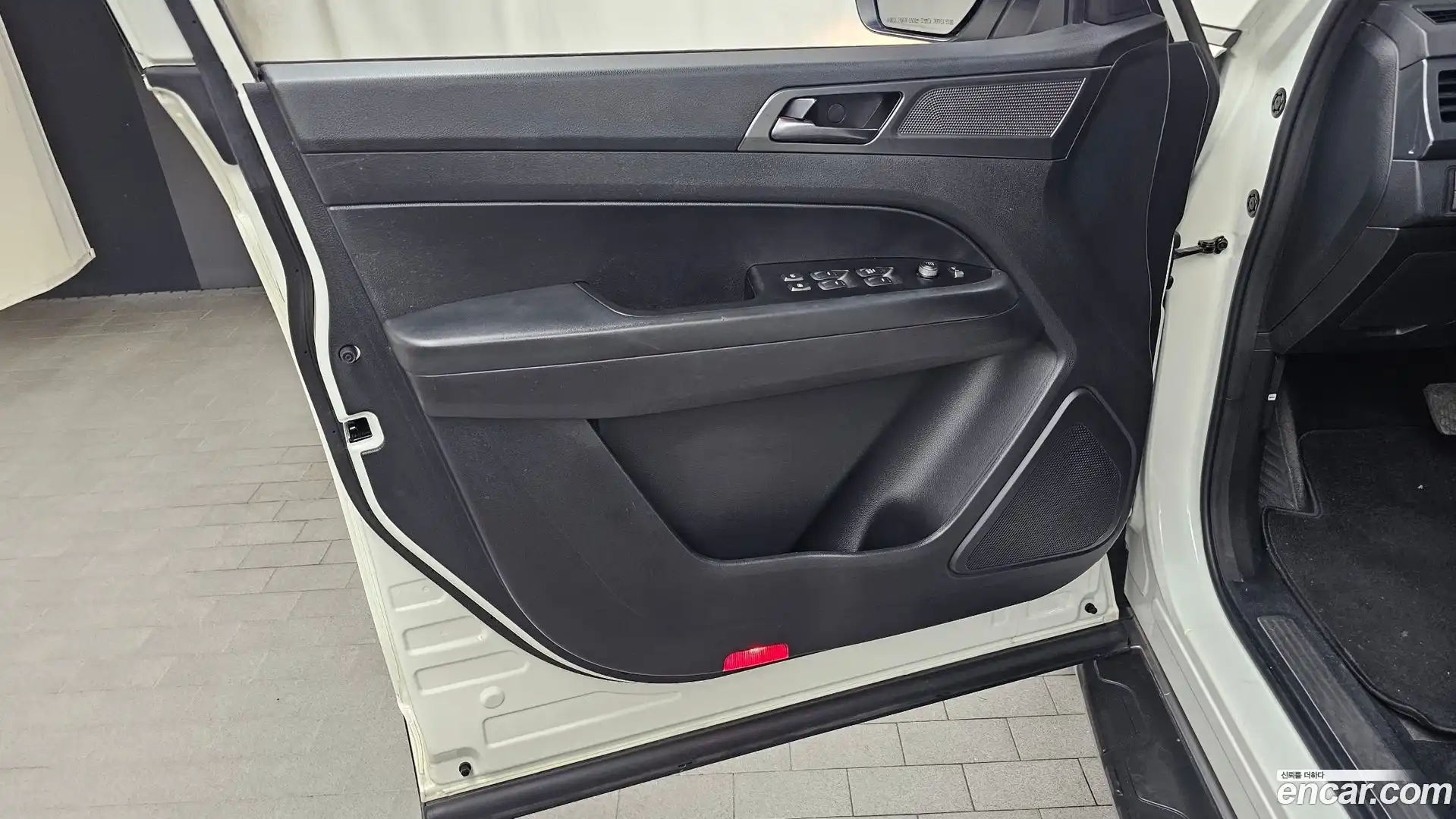 Rexton KG Mobility 2022.4-INNER-034