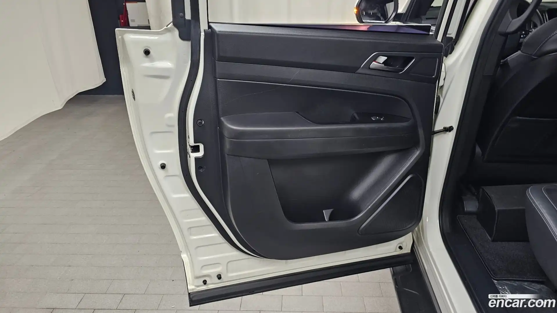 Rexton KG Mobility 2022.4-INNER-035