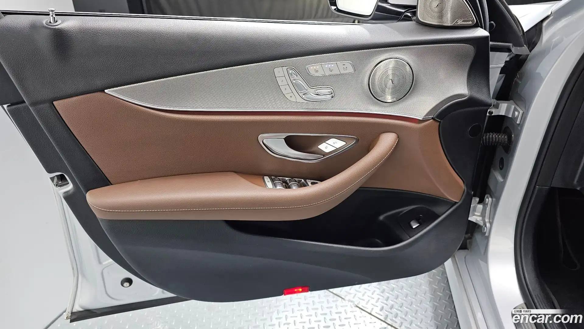 E-Class Mercedes-Benz 2017.11-INNER-034
