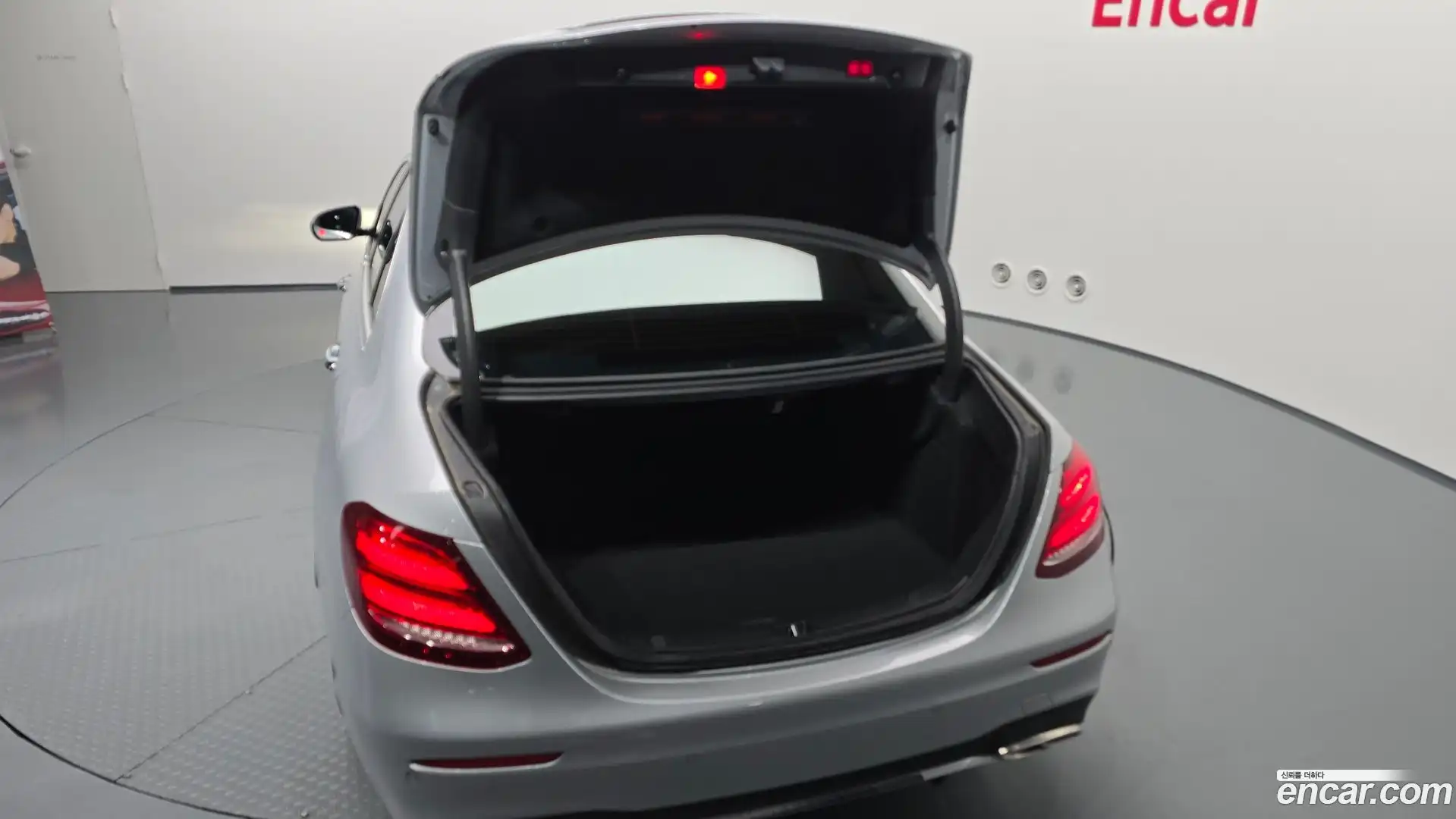 E-Class Mercedes-Benz 2017.11-OPTION-047