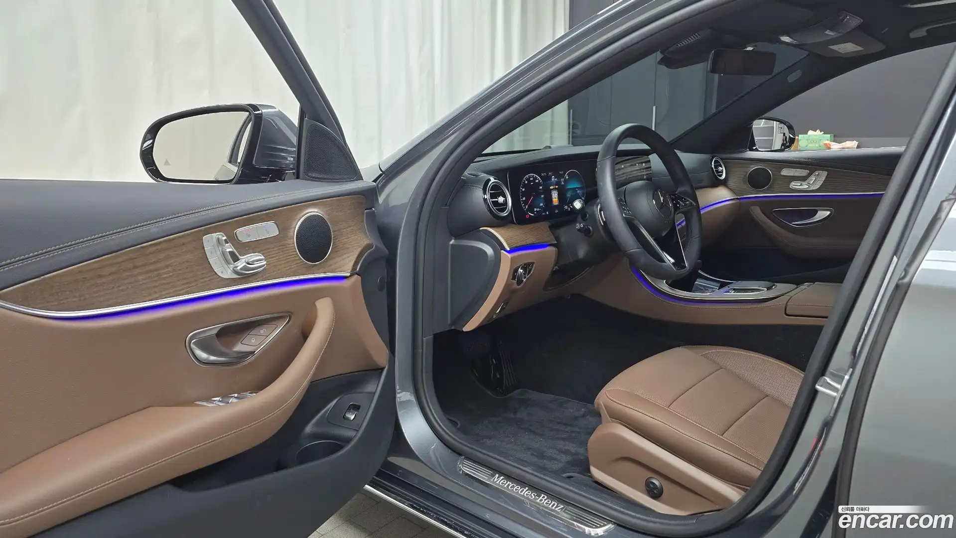 E-Class Mercedes-Benz 2022.9-INNER-010