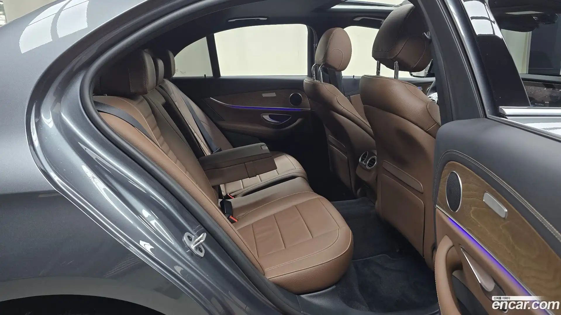 E-Class Mercedes-Benz 2022.9-OPTION-015
