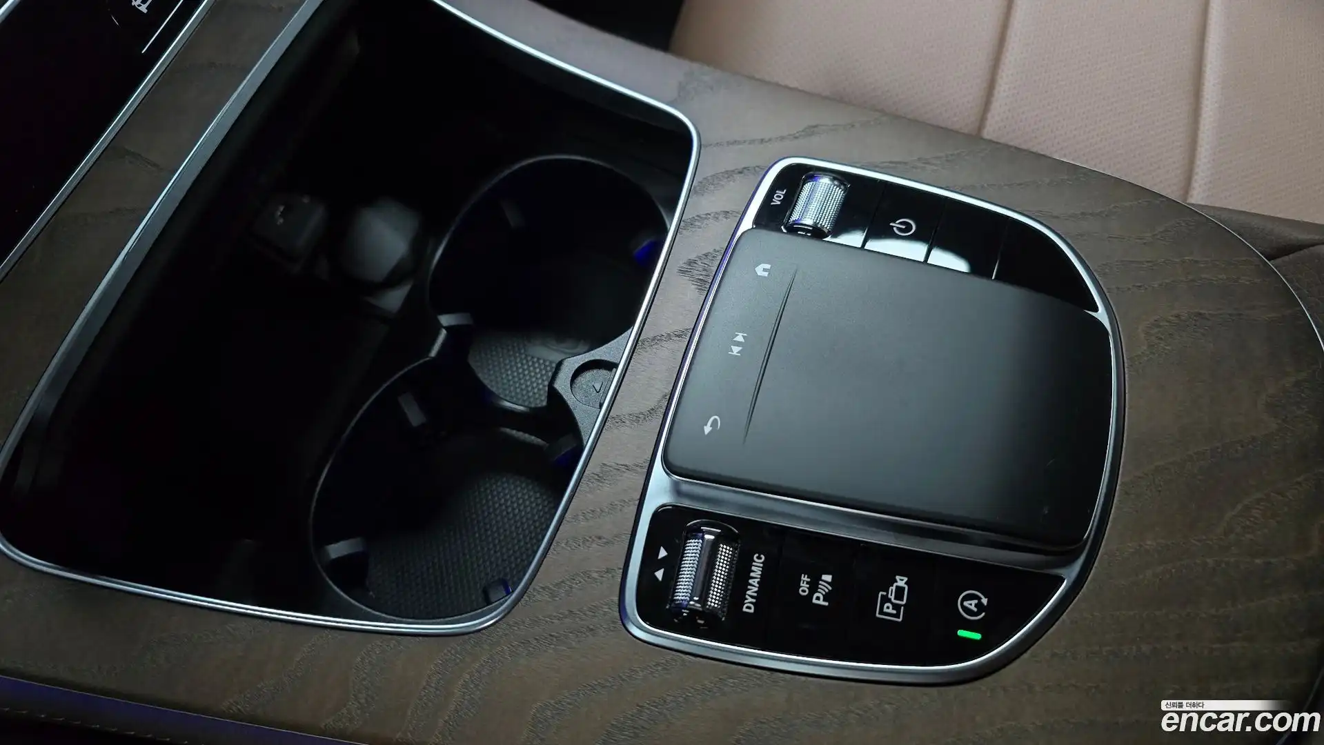 E-Class Mercedes-Benz 2022.9-OPTION-022