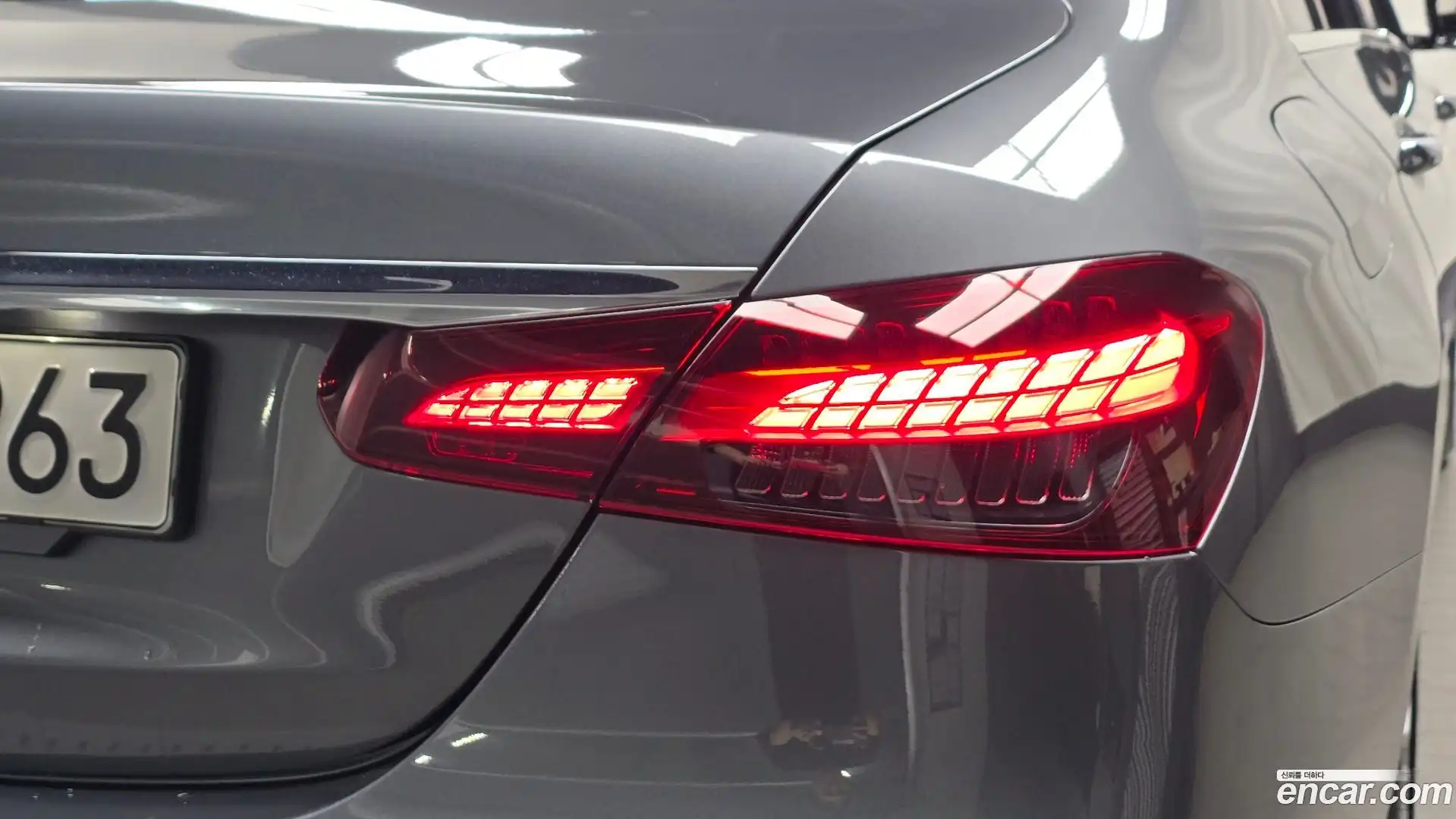 E-Class Mercedes-Benz 2022.9-OUTER-033