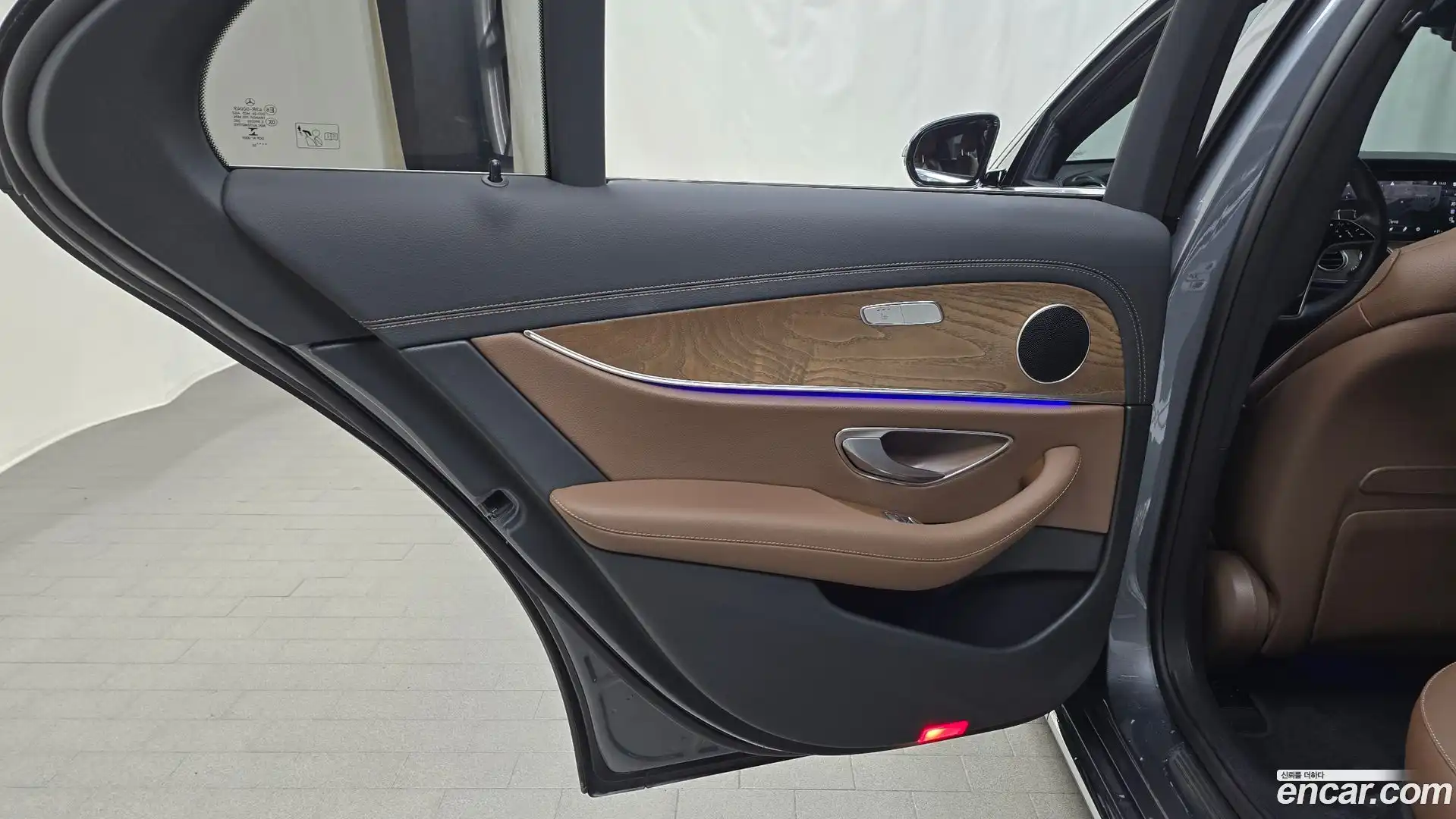 E-Class Mercedes-Benz 2022.9-INNER-035