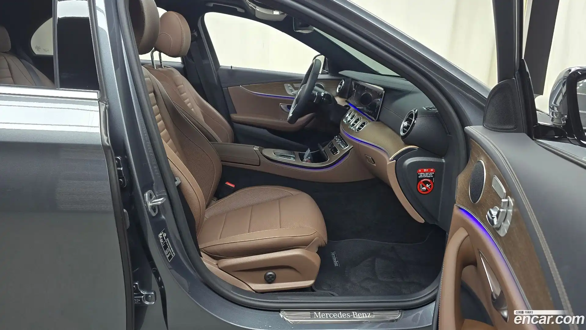 E-Class Mercedes-Benz 2022.9-INNER-036