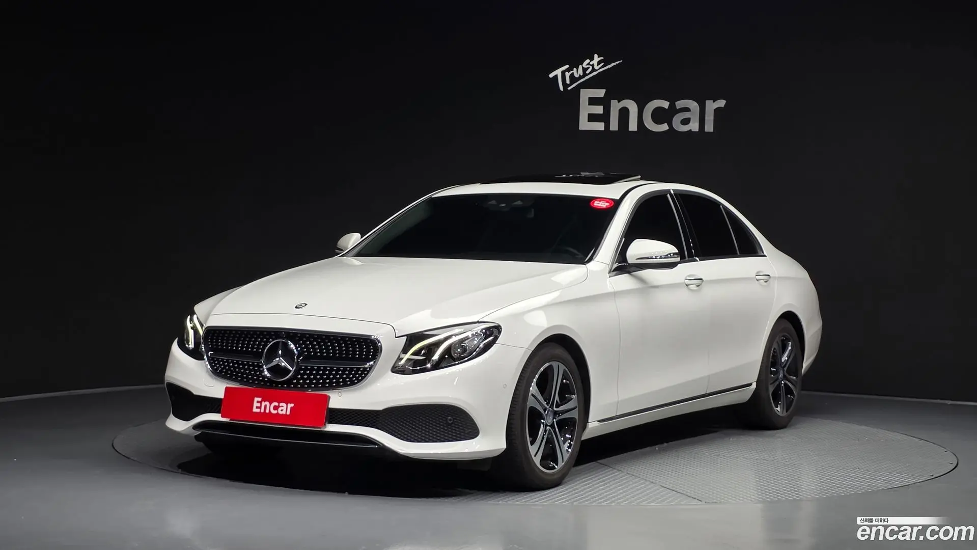 Main__Slider__Photo:E-Class Mercedes-Benz 2017.1-0