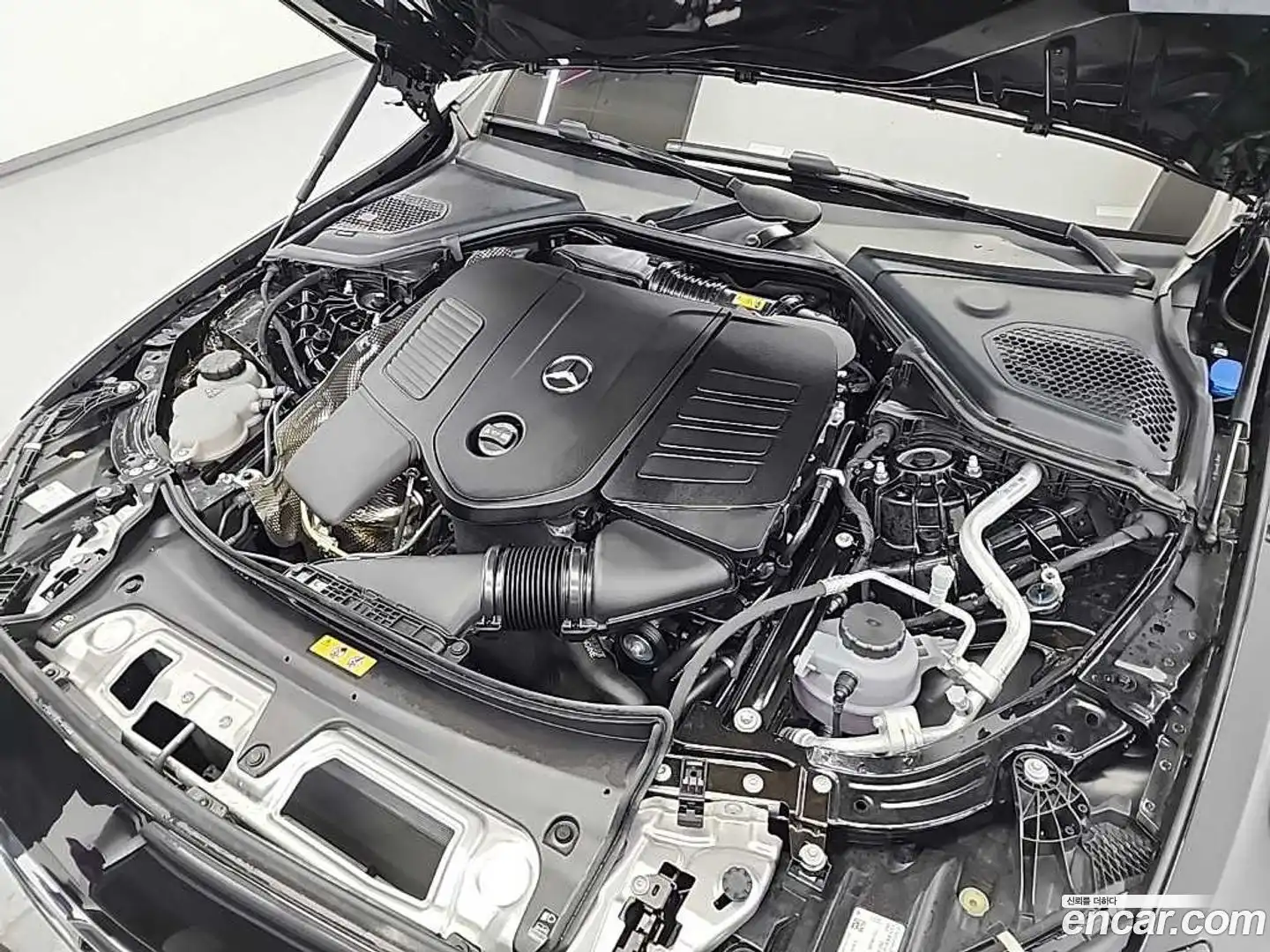 E-Class Mercedes-Benz 2025.11-OUTER-005