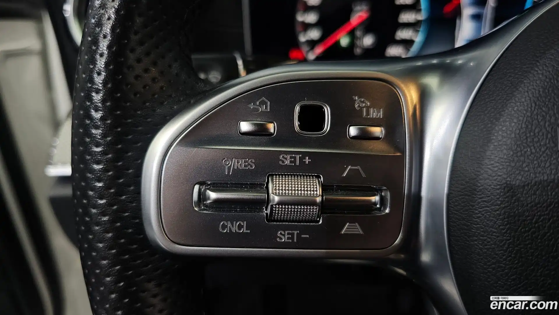 E-Class Mercedes-Benz 2020.8-OPTION-021