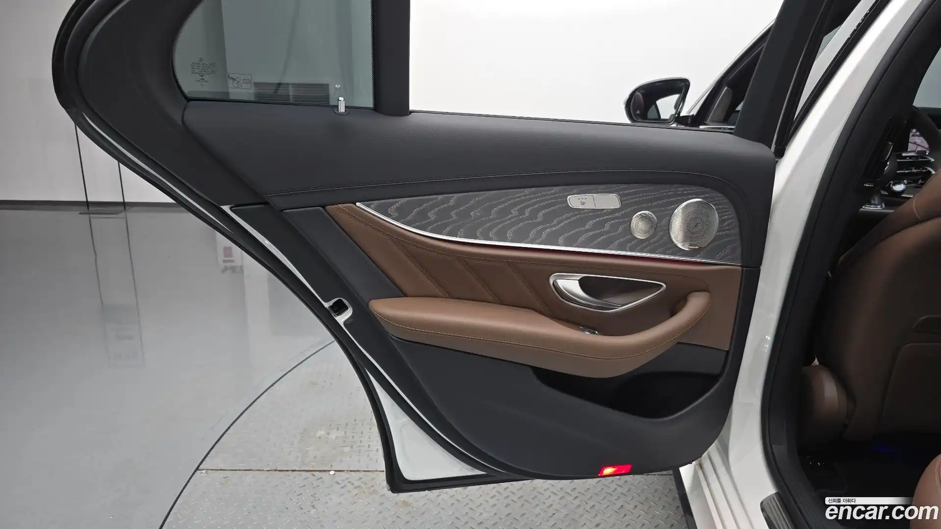 E-Class Mercedes-Benz 2023.5-INNER-035