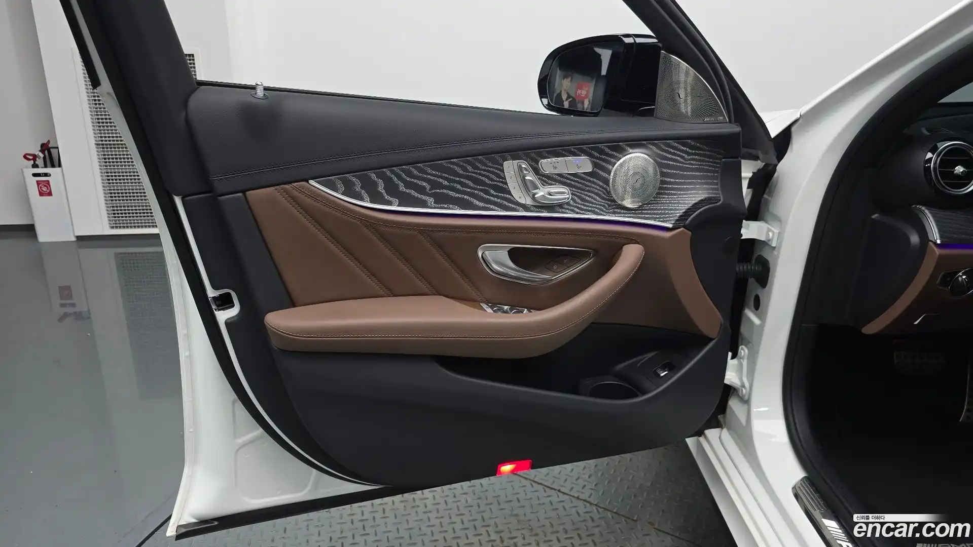 E-Class Mercedes-Benz 2023.5-OPTION-040