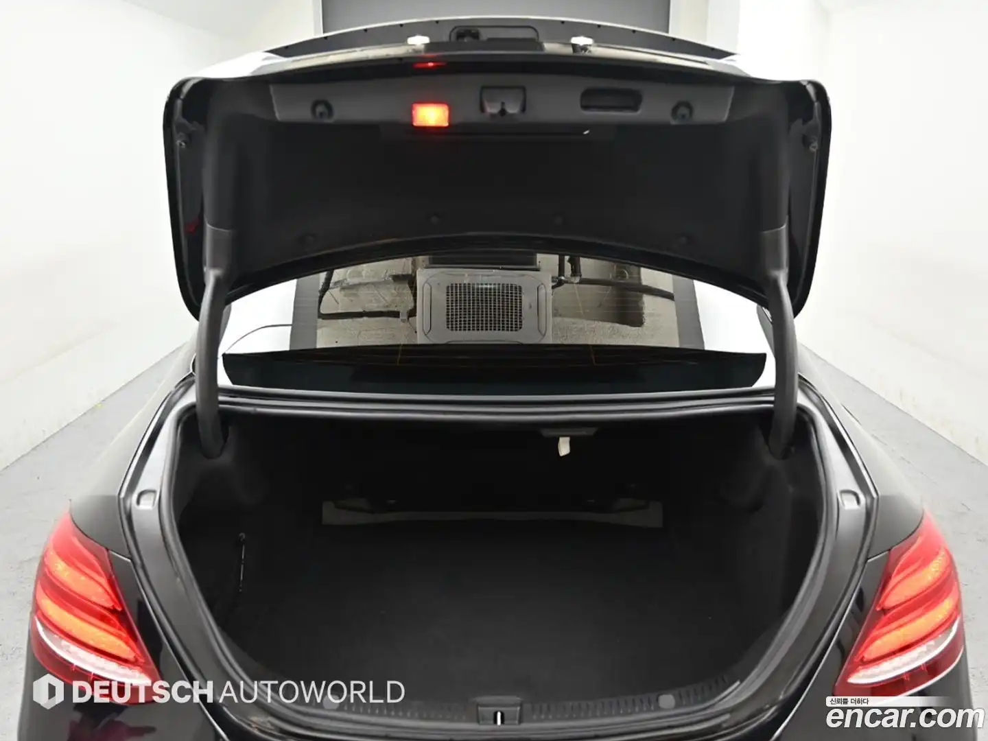 E-Class Mercedes-Benz 2018.5-OPTION-023