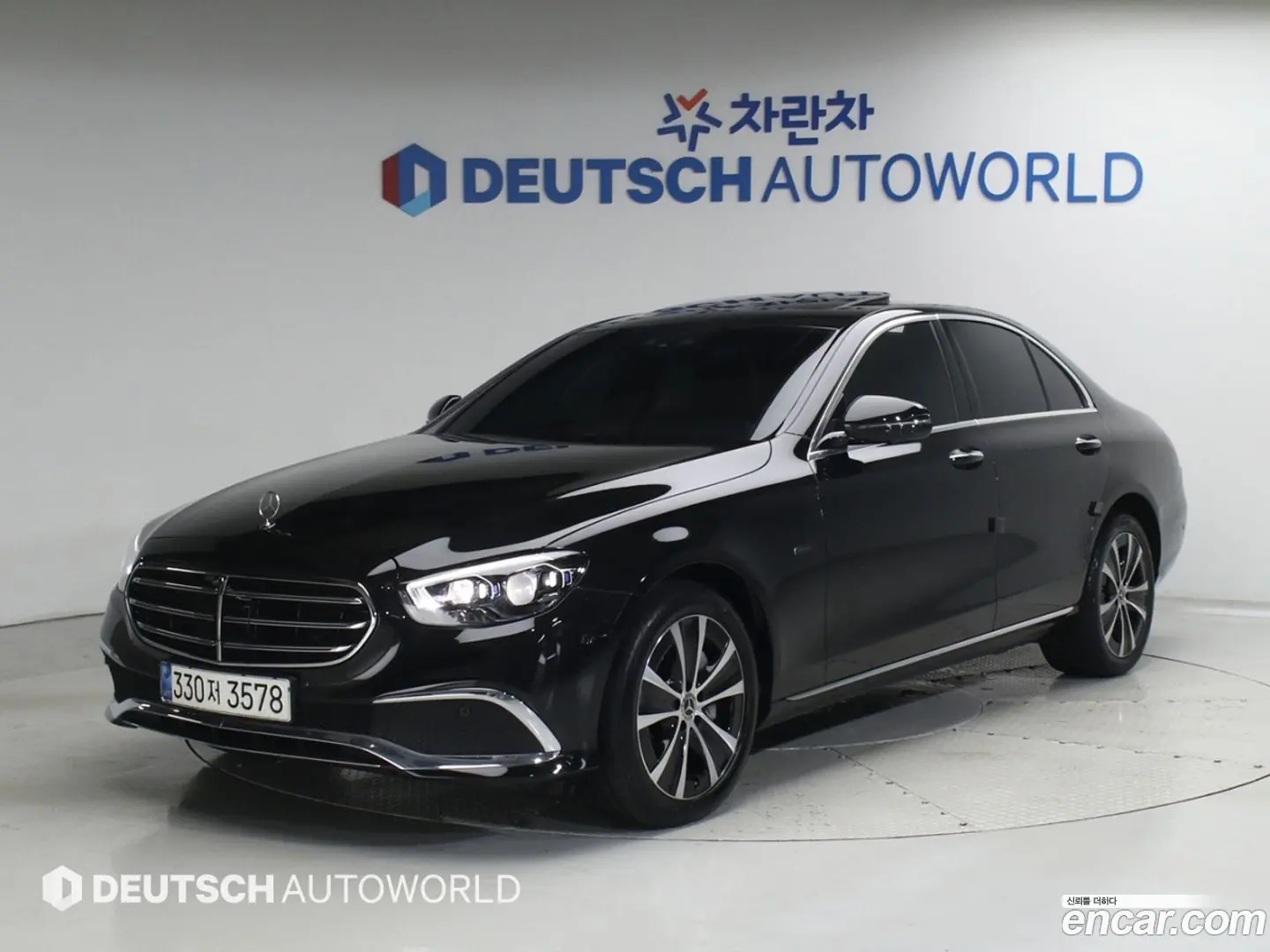 Main__Slider__Photo:E-Class Mercedes-Benz 2020.11-0
