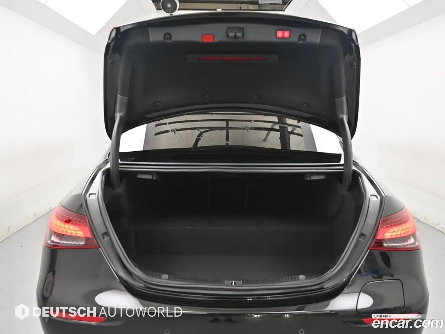 E-Class Mercedes-Benz 2020.11-OPTION-023