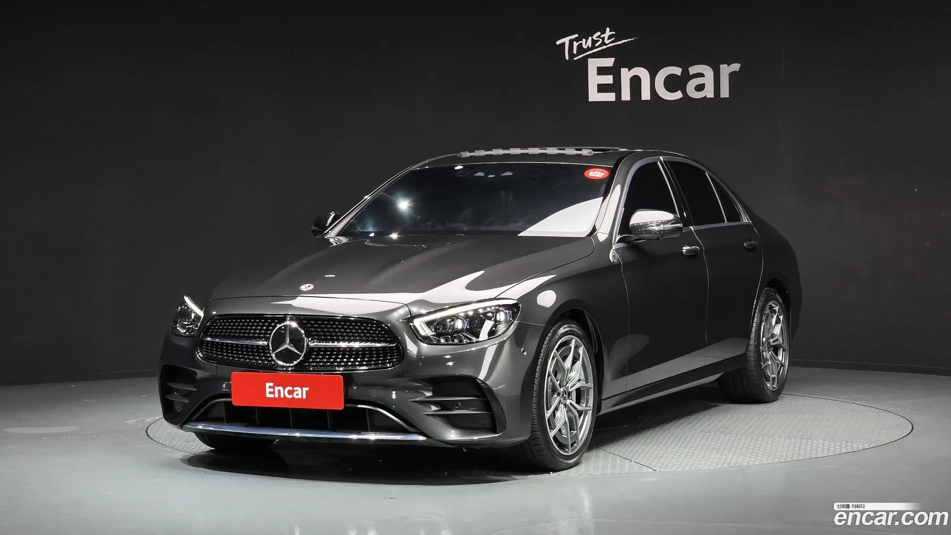 Main__Slider__Photo:E-Class Mercedes-Benz 2022.2-0