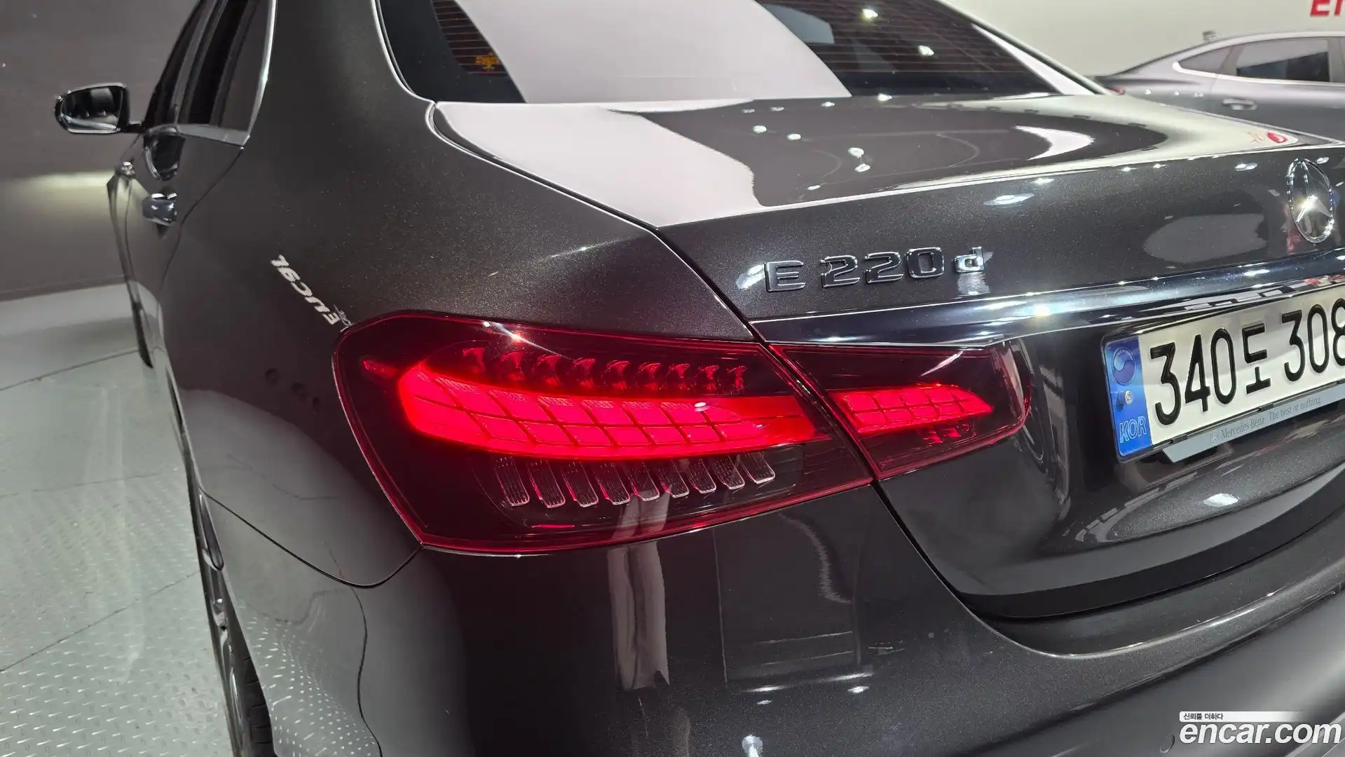 E-Class Mercedes-Benz 2022.2-OUTER-033