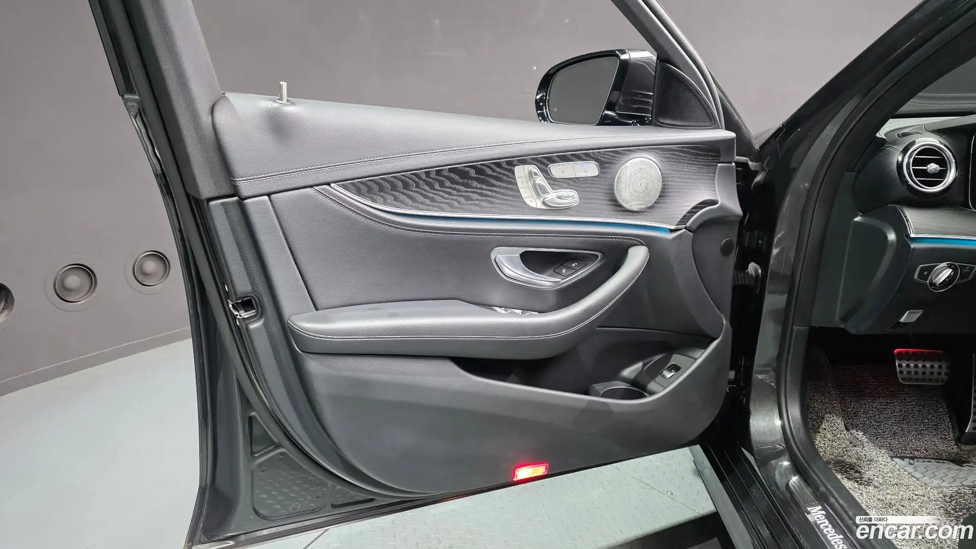 E-Class Mercedes-Benz 2022.2-INNER-034