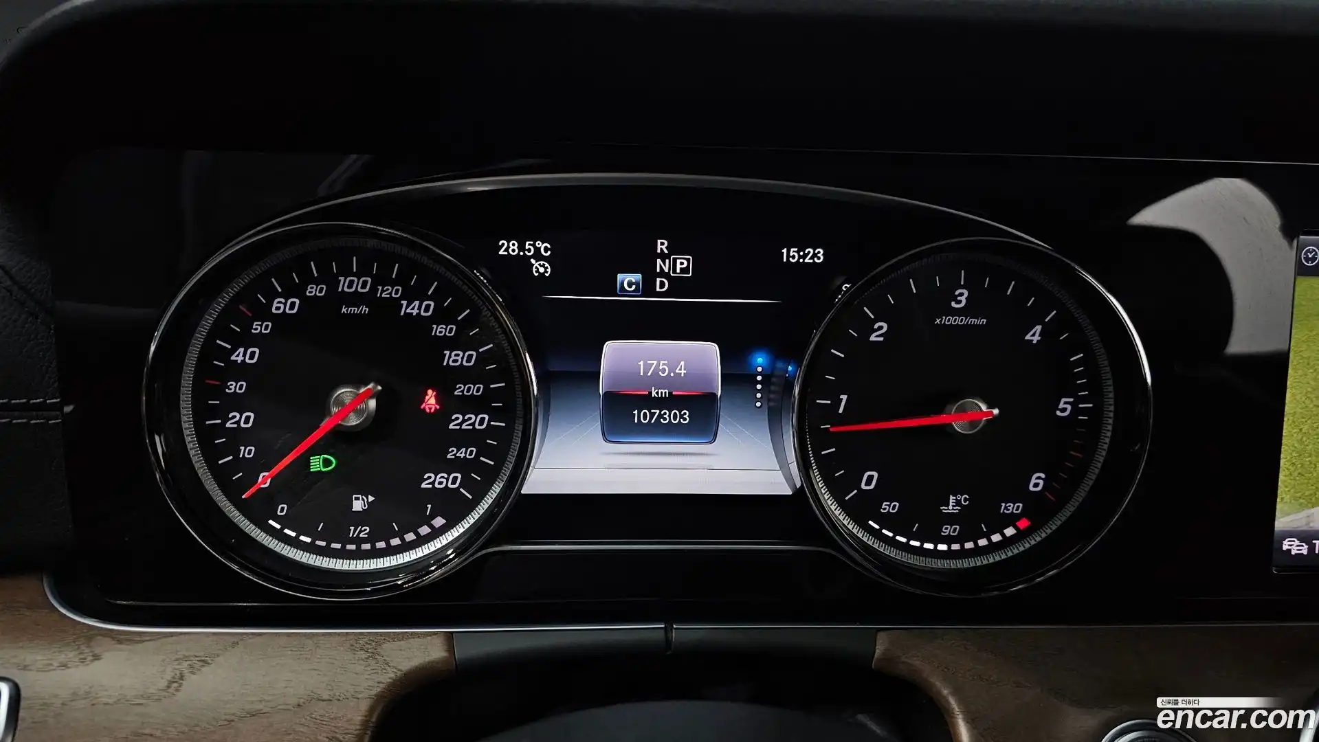 E-Class Mercedes-Benz 2019.5-INNER-008