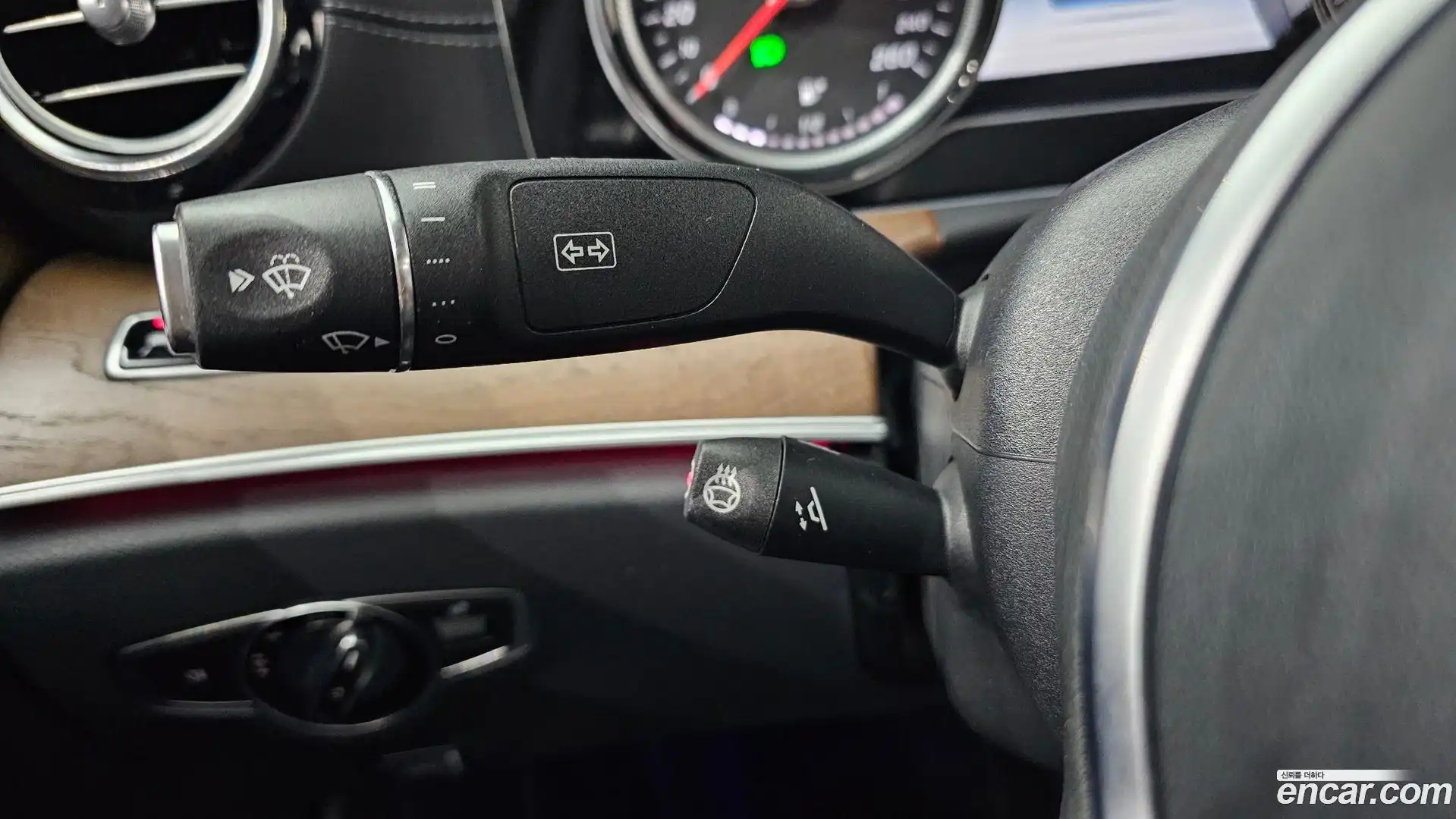 E-Class Mercedes-Benz 2019.5-OPTION-017