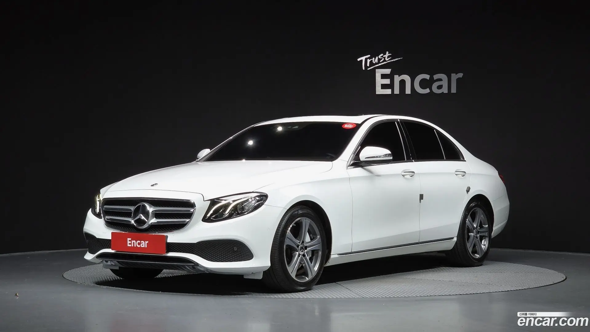 Main__Slider__Photo:E-Class Mercedes-Benz 2018.9-0