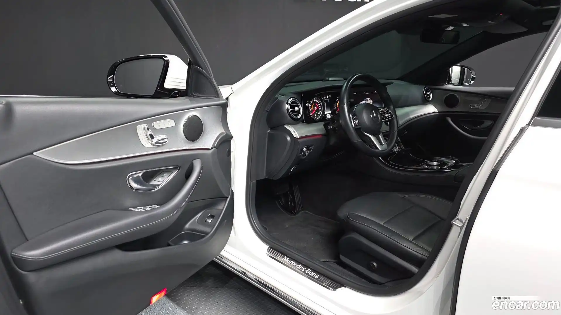 E-Class Mercedes-Benz 2018.9-INNER-010