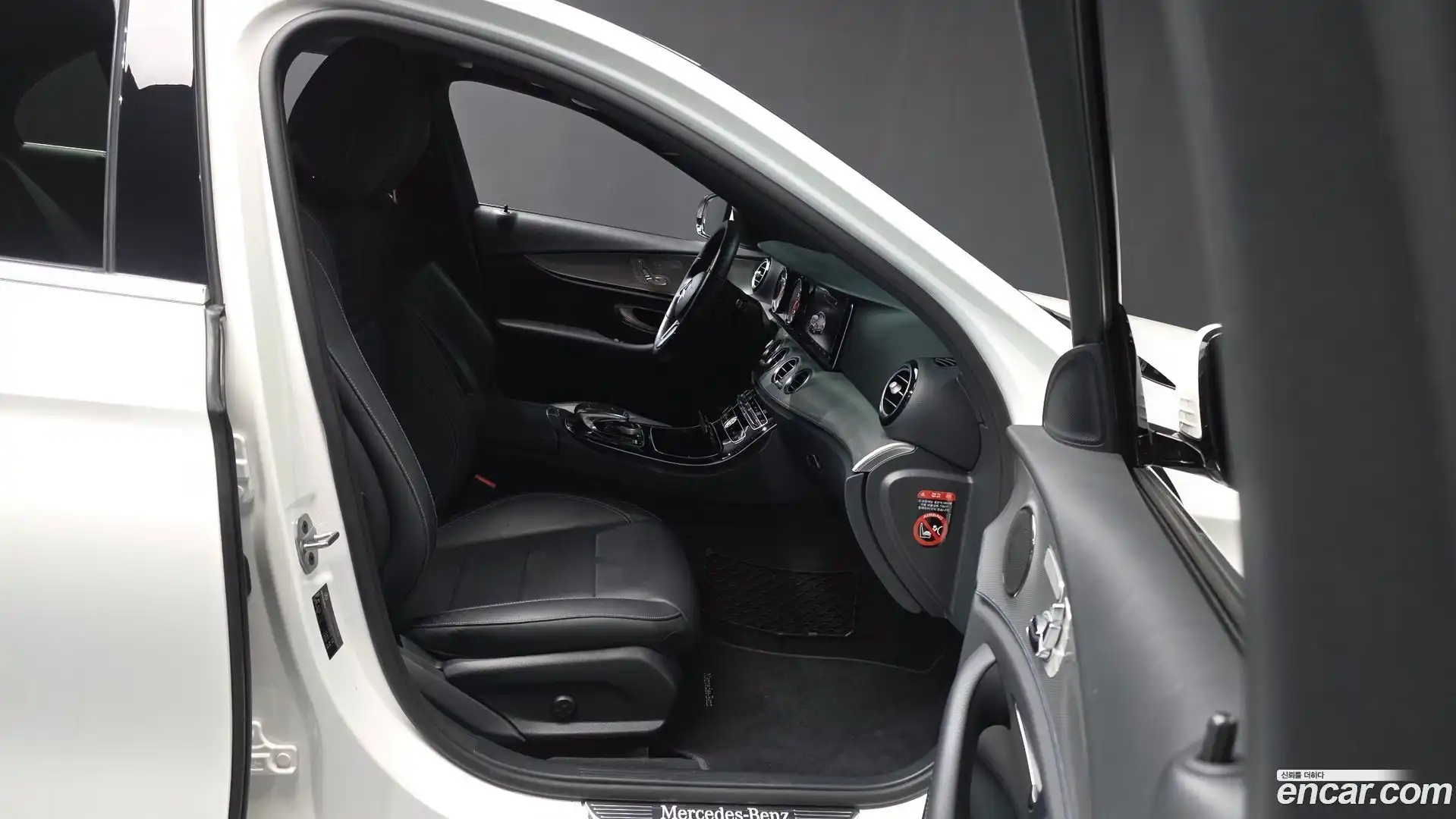 E-Class Mercedes-Benz 2018.9-OPTION-015
