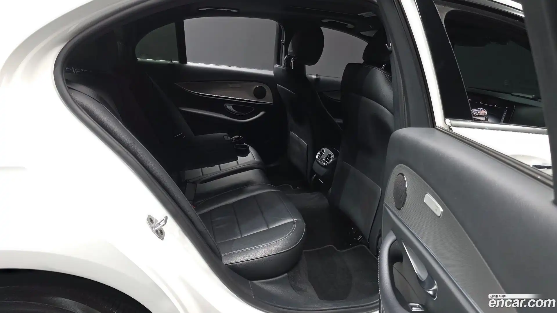 E-Class Mercedes-Benz 2018.9-OPTION-016