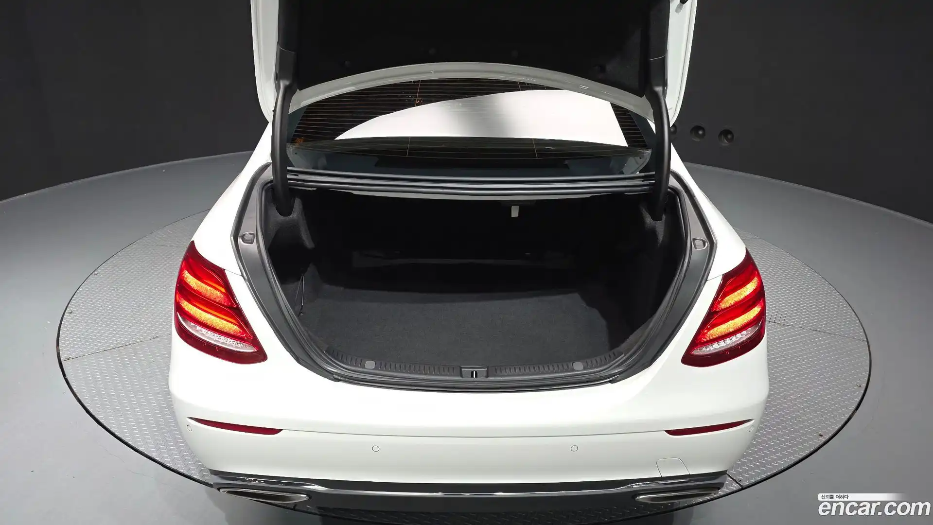 E-Class Mercedes-Benz 2018.9-OPTION-024
