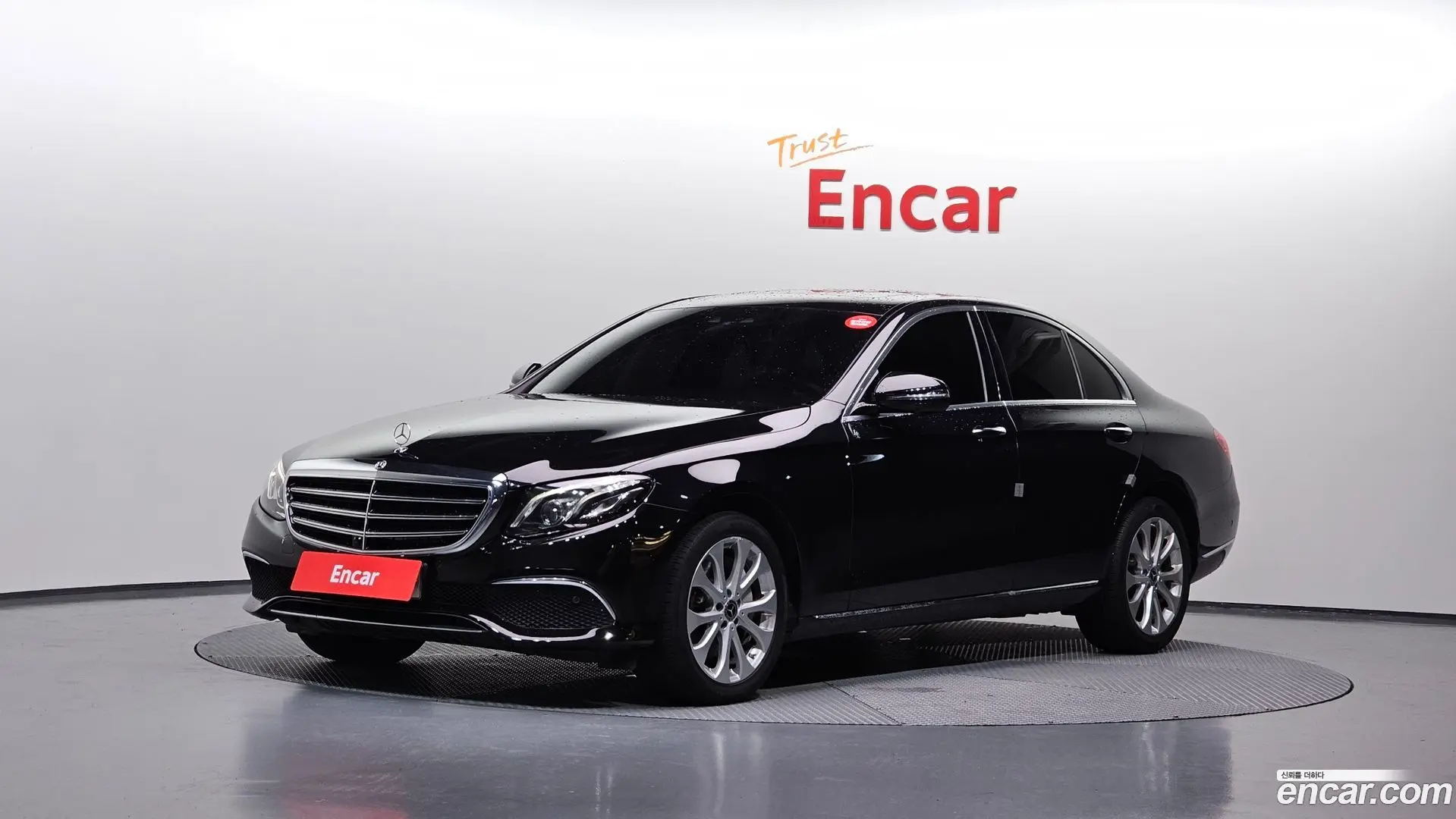 Main__Slider__Photo:E-Class Mercedes-Benz 2018.9-0
