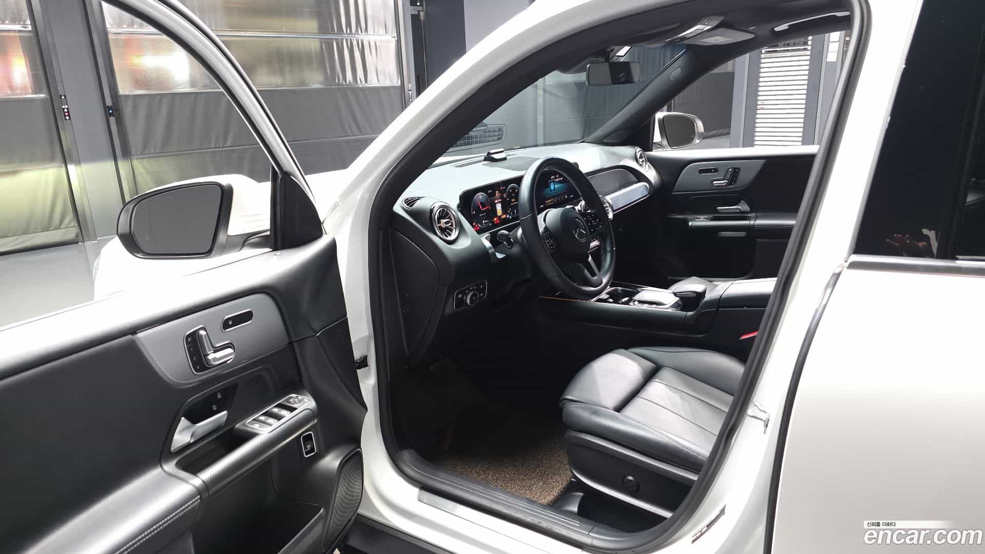 GLB-Class Mercedes-Benz 2021.8-INNER-010
