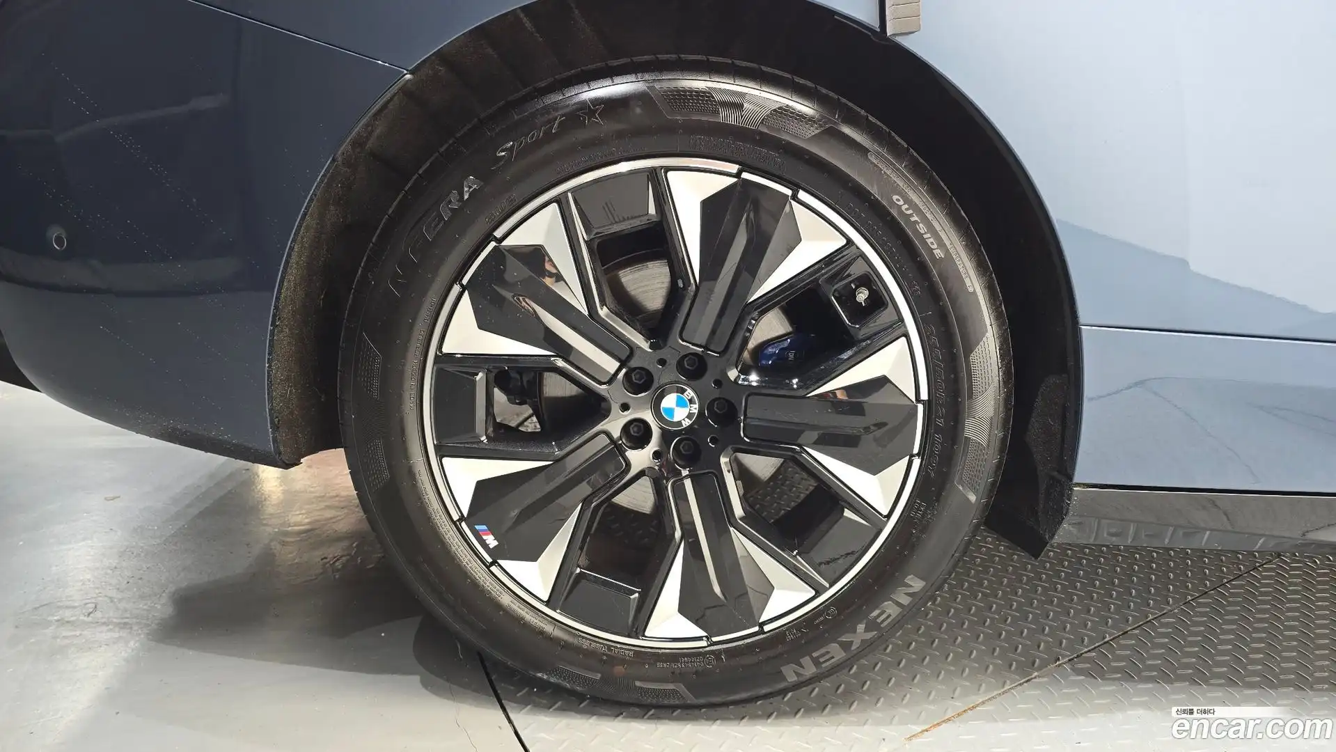 iX BMW 2025.7-OUTER-005