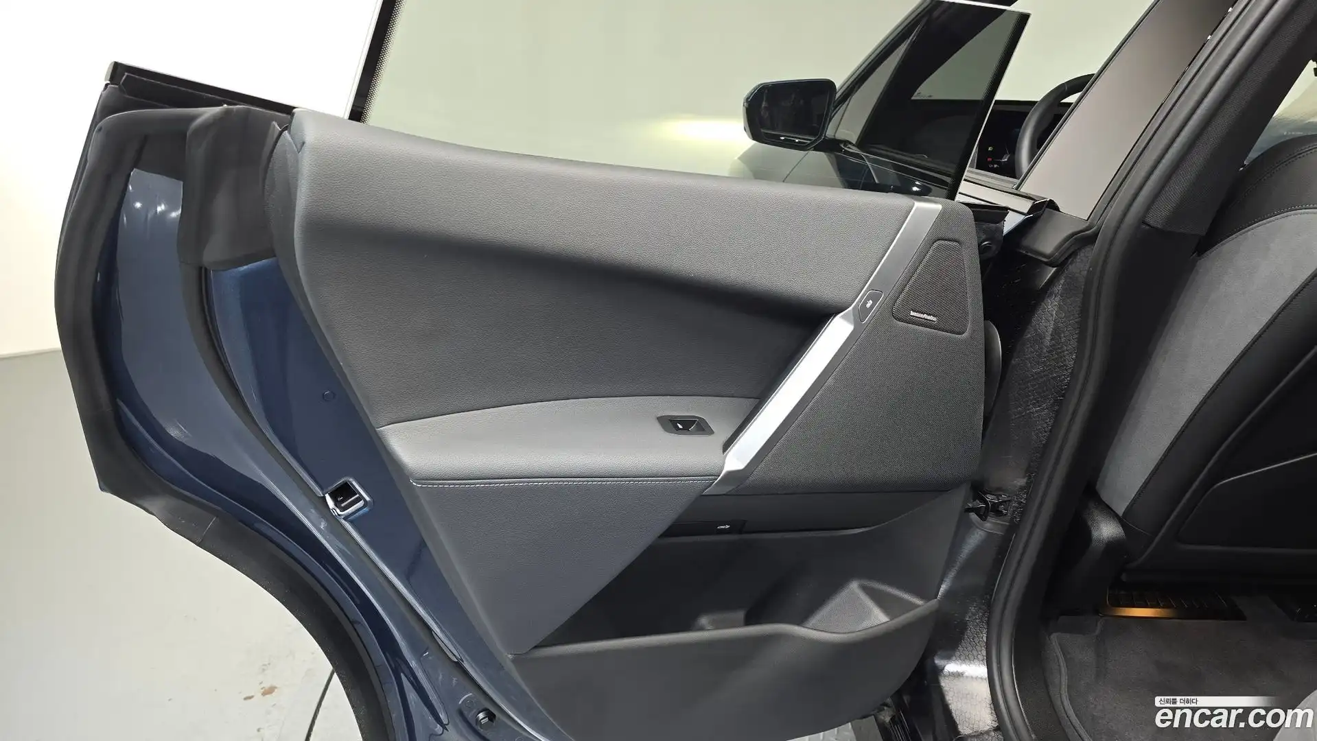 iX BMW 2025.7-INNER-035