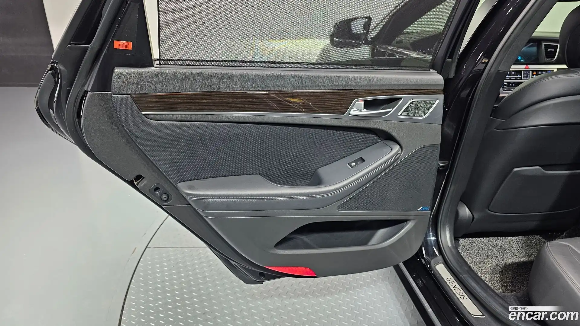 G80 Genesis 2018.0-INNER-035