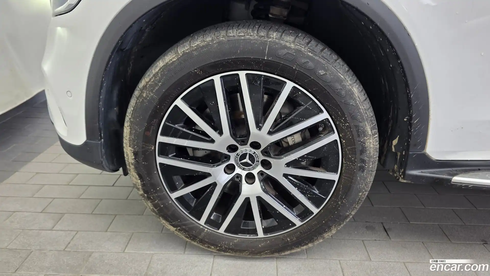 GLC-Class Mercedes-Benz 2021.8-OUTER-005