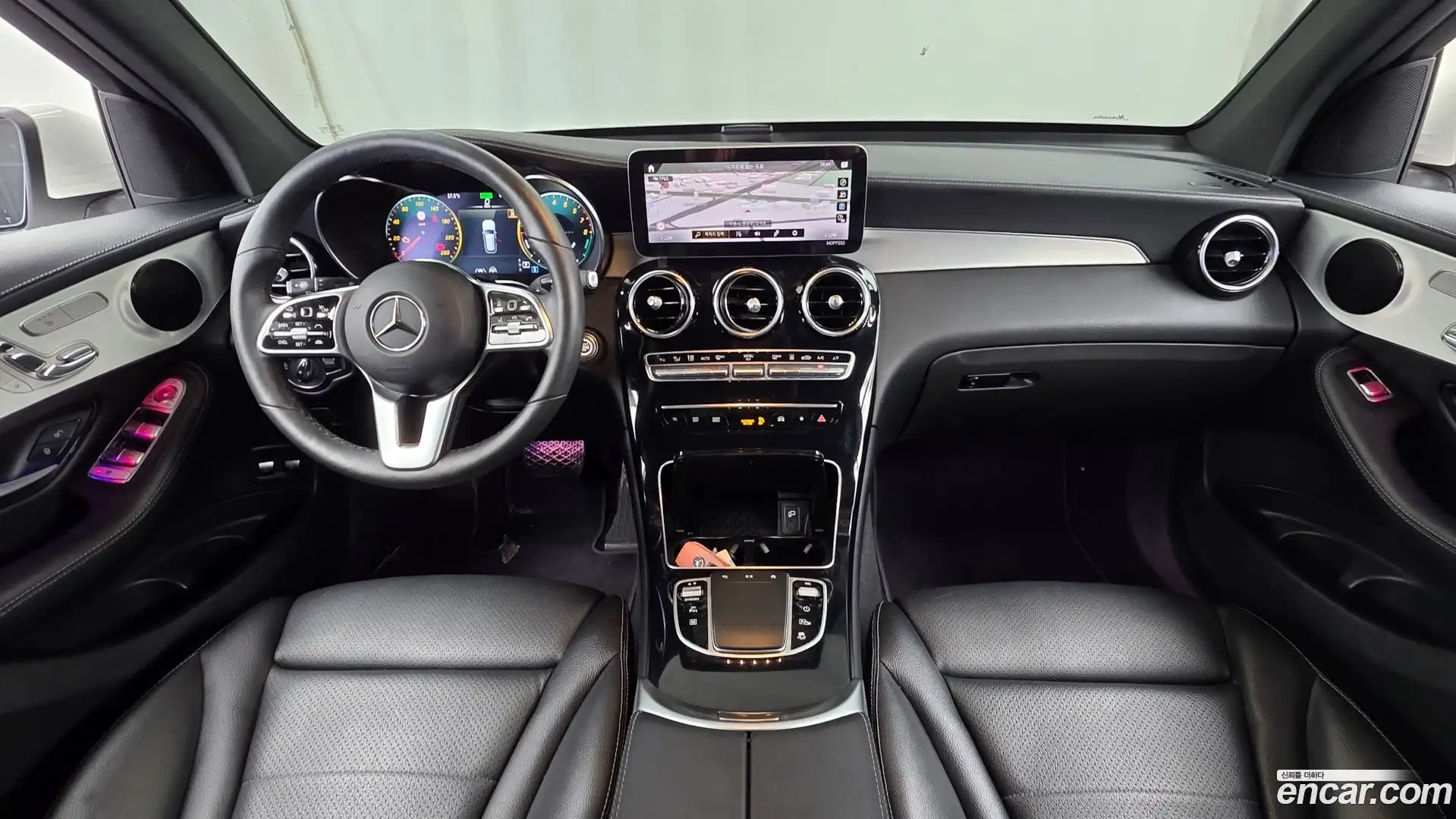 GLC-Class Mercedes-Benz 2021.8-INNER-007