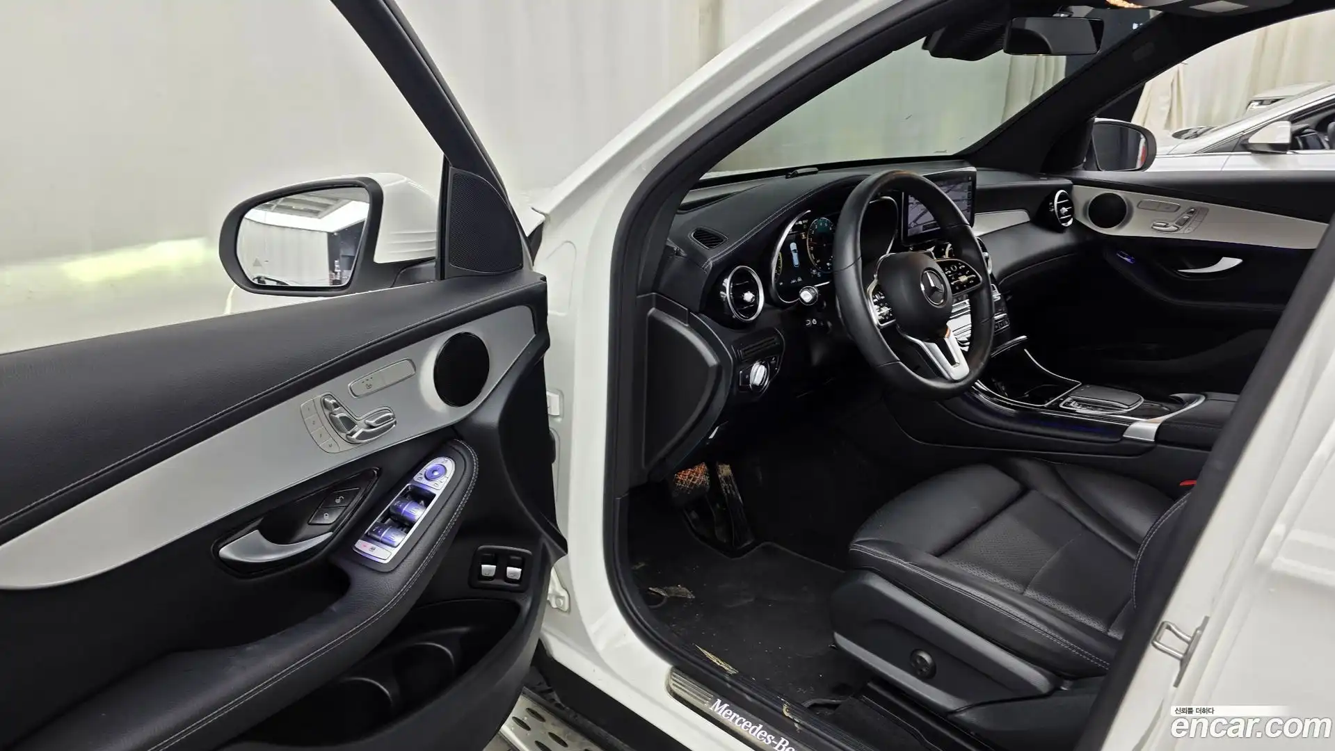 GLC-Class Mercedes-Benz 2021.8-INNER-010