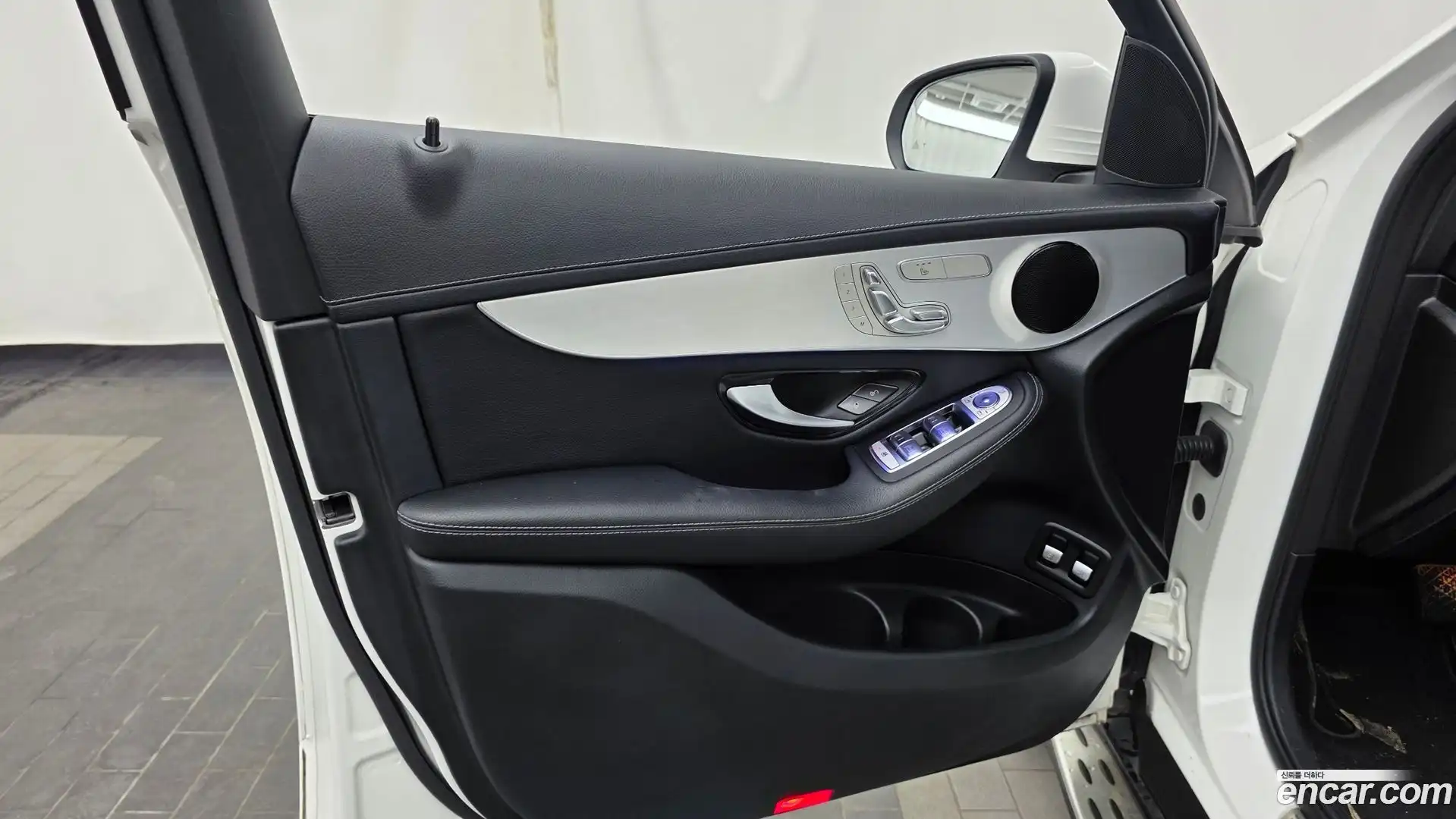 GLC-Class Mercedes-Benz 2021.8-INNER-034